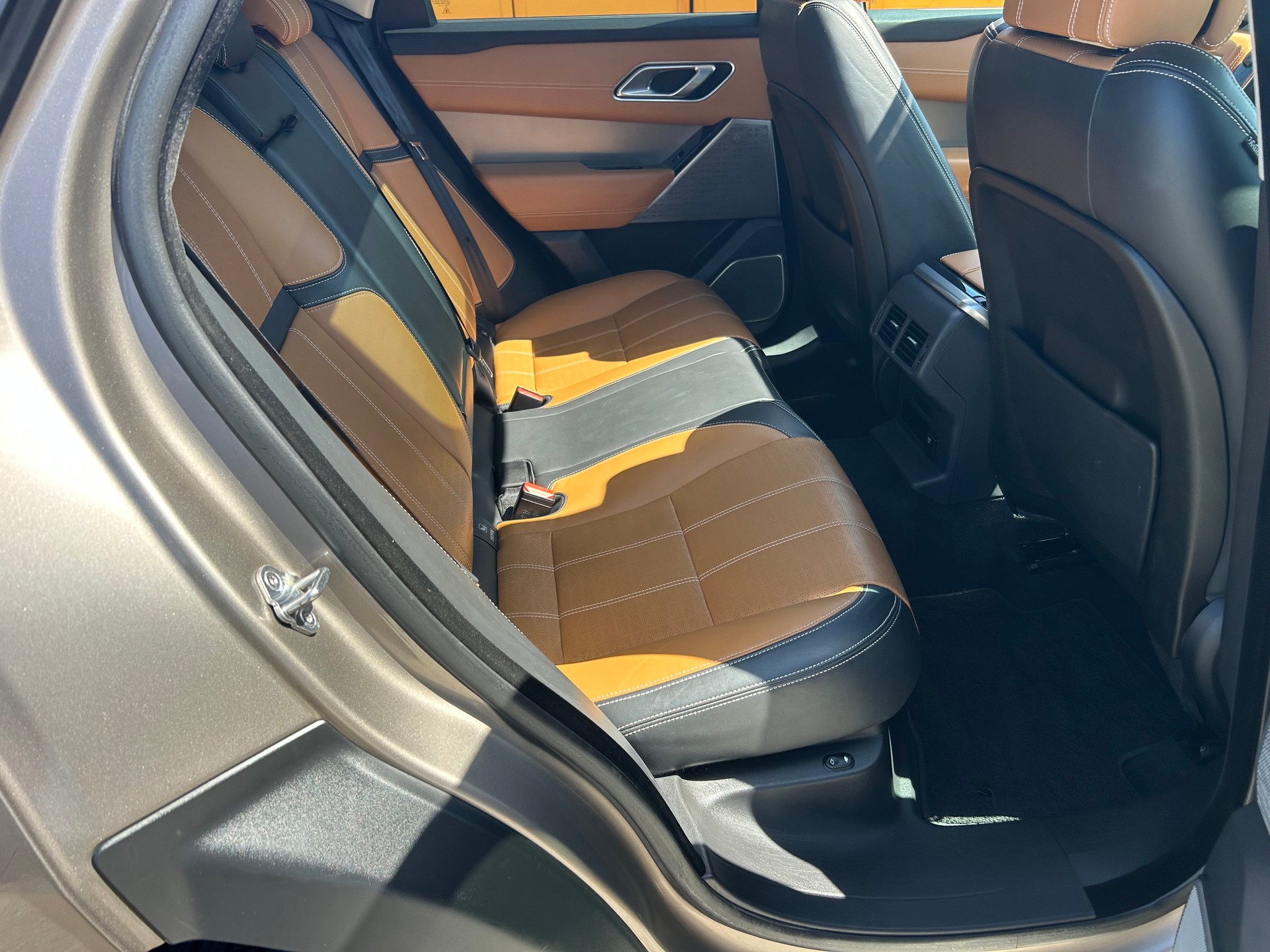 LAND ROVER Range Rover Velar D 240 SE Automatic-image-9