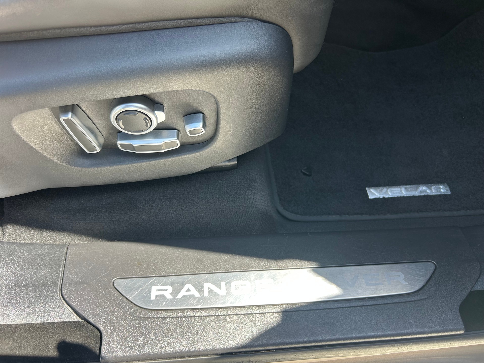 LAND ROVER Range Rover Velar D 240 SE Automatic-image-11