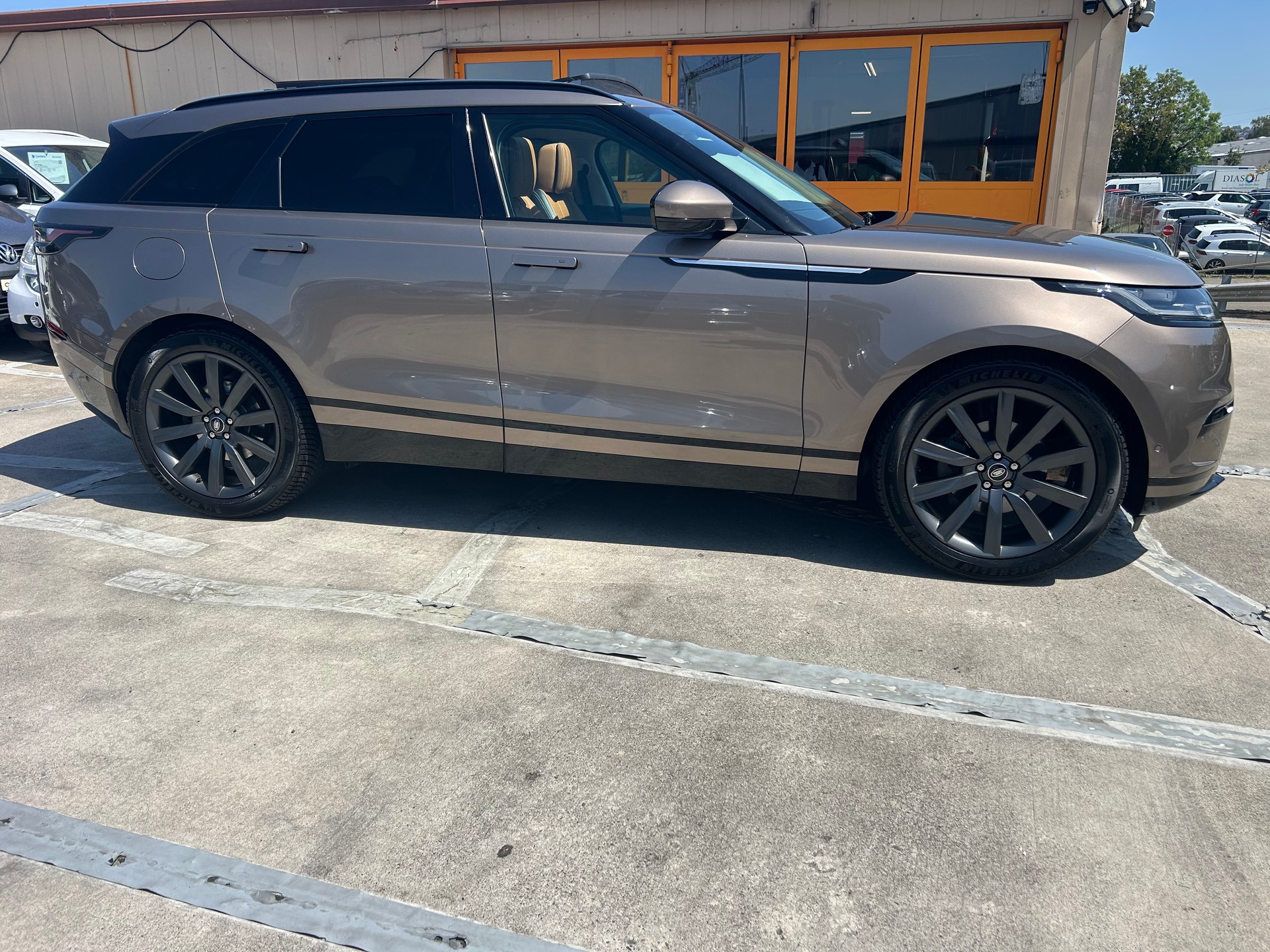 LAND ROVER Range Rover Velar D 240 SE Automatic-image-5