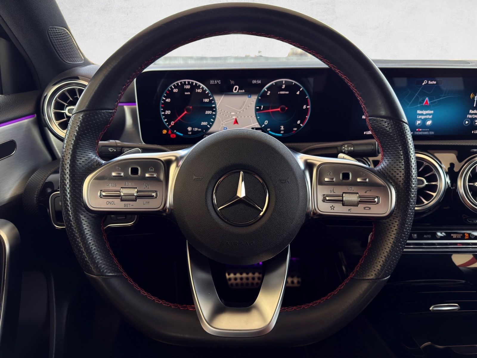 MERCEDES-BENZ A 220 d AMG Line-image-10