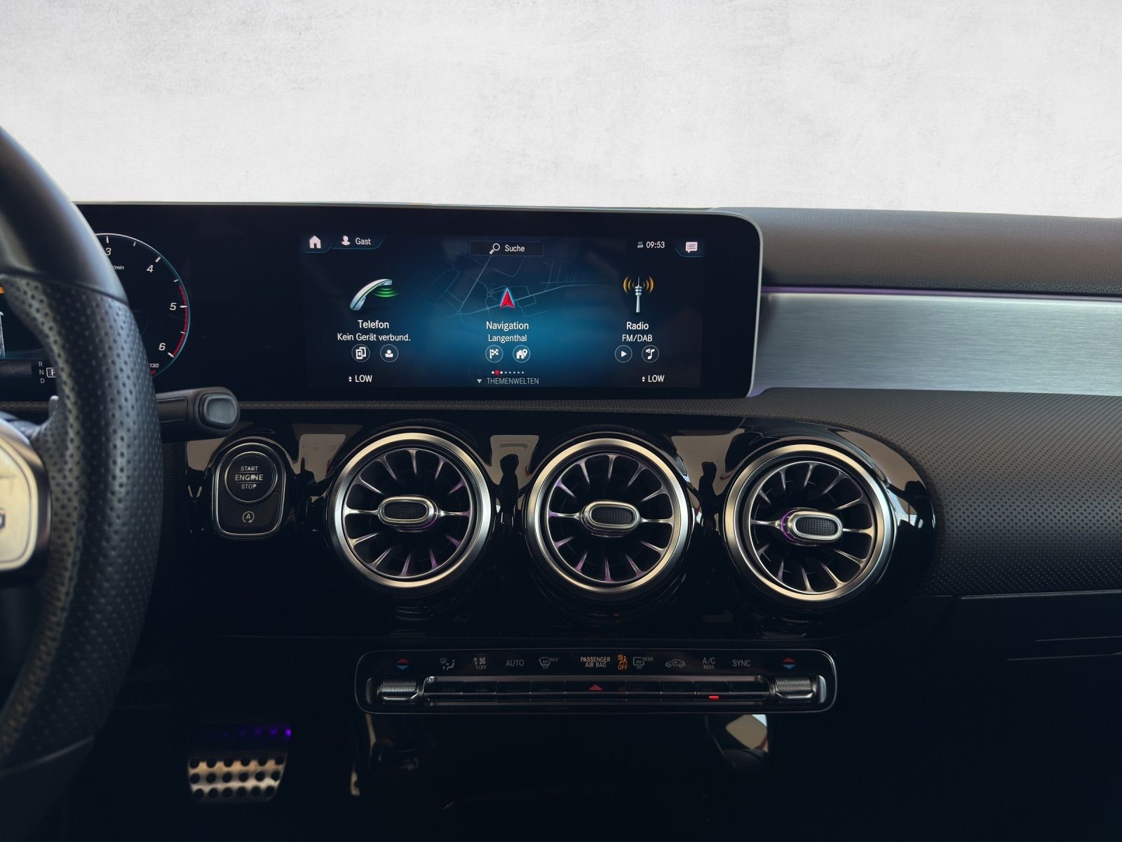 MERCEDES-BENZ A 220 d AMG Line-image-13