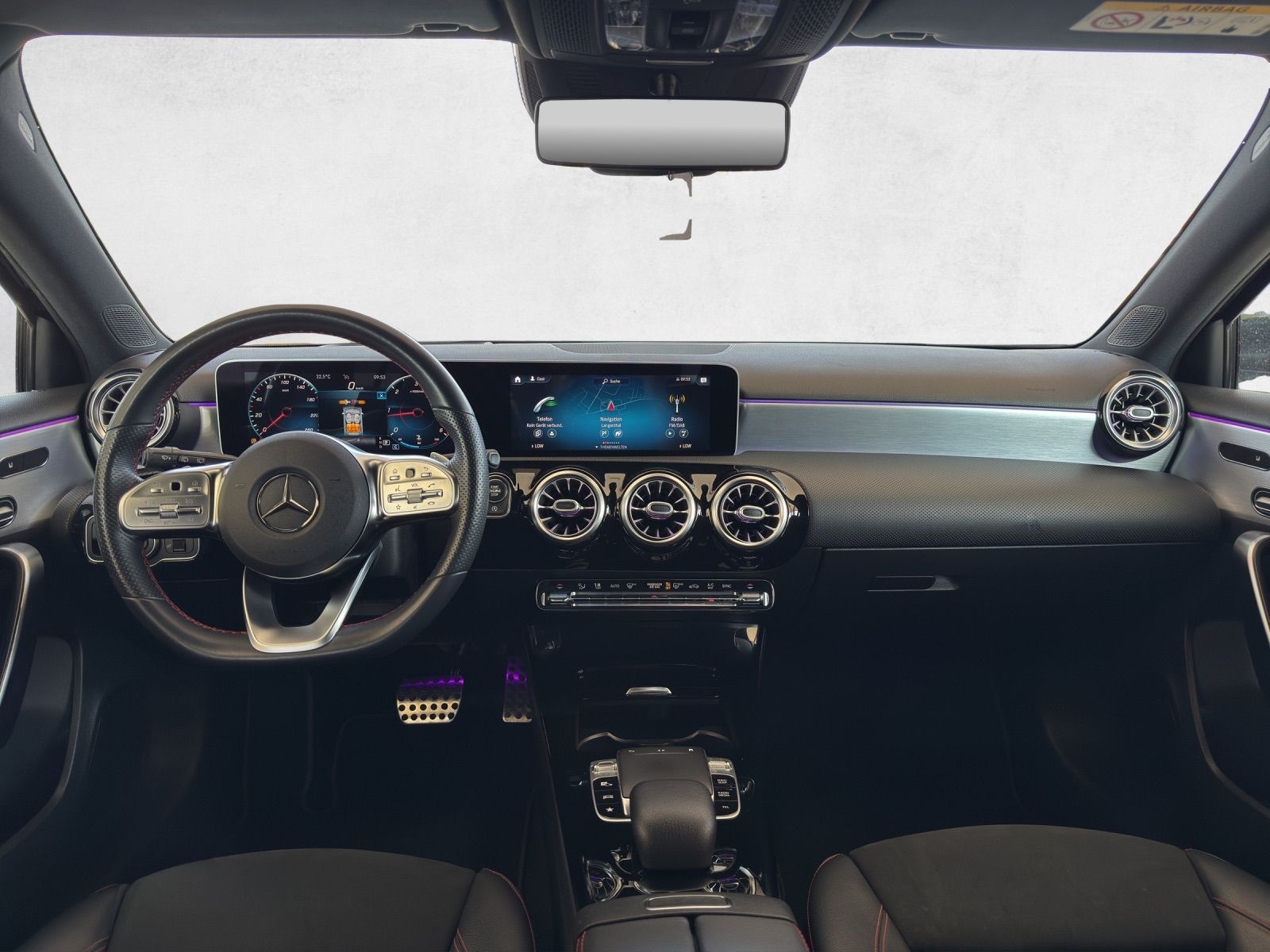 MERCEDES-BENZ A 220 d AMG Line-image-11