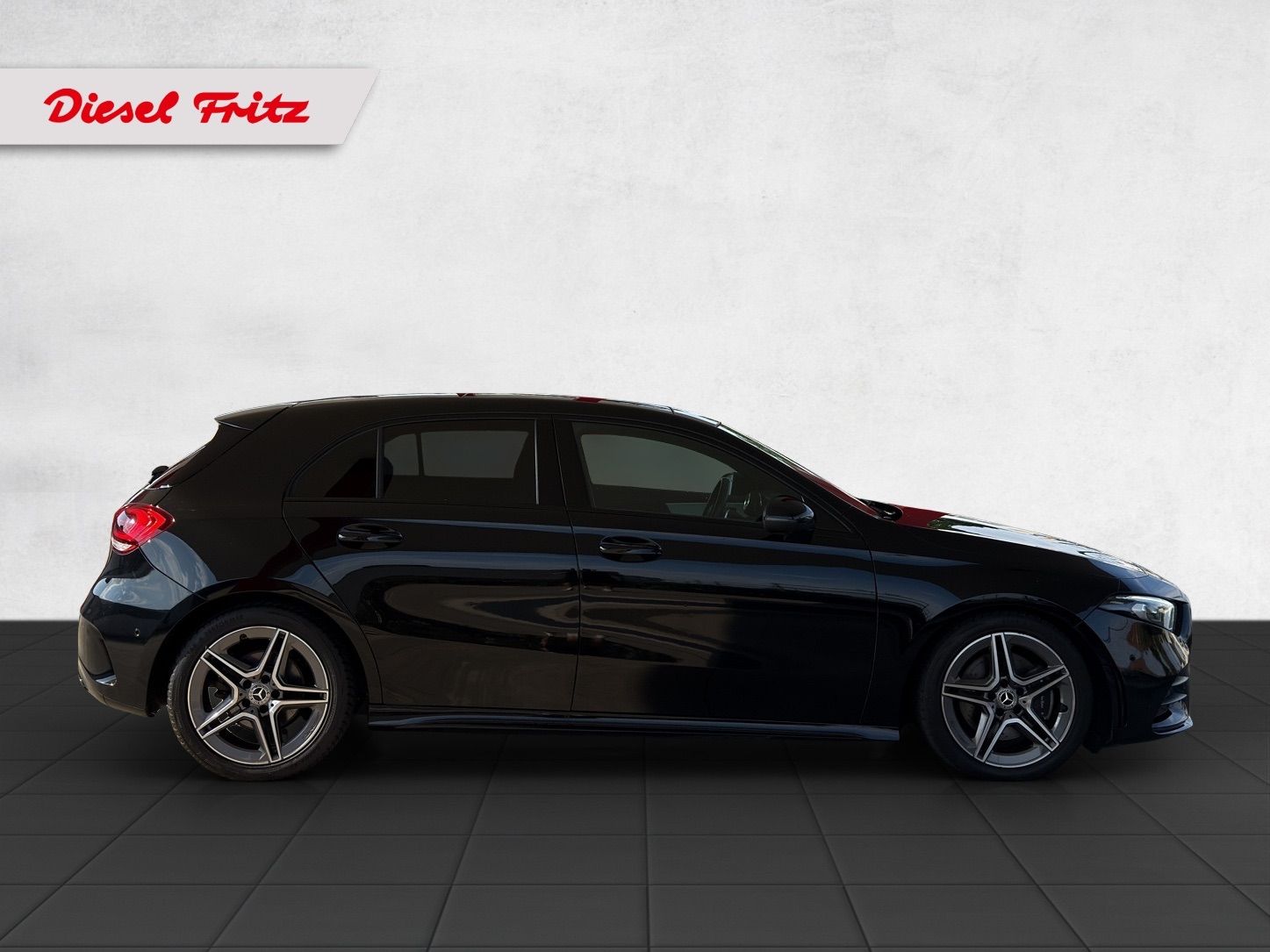 MERCEDES-BENZ A 220 d AMG Line-image-5