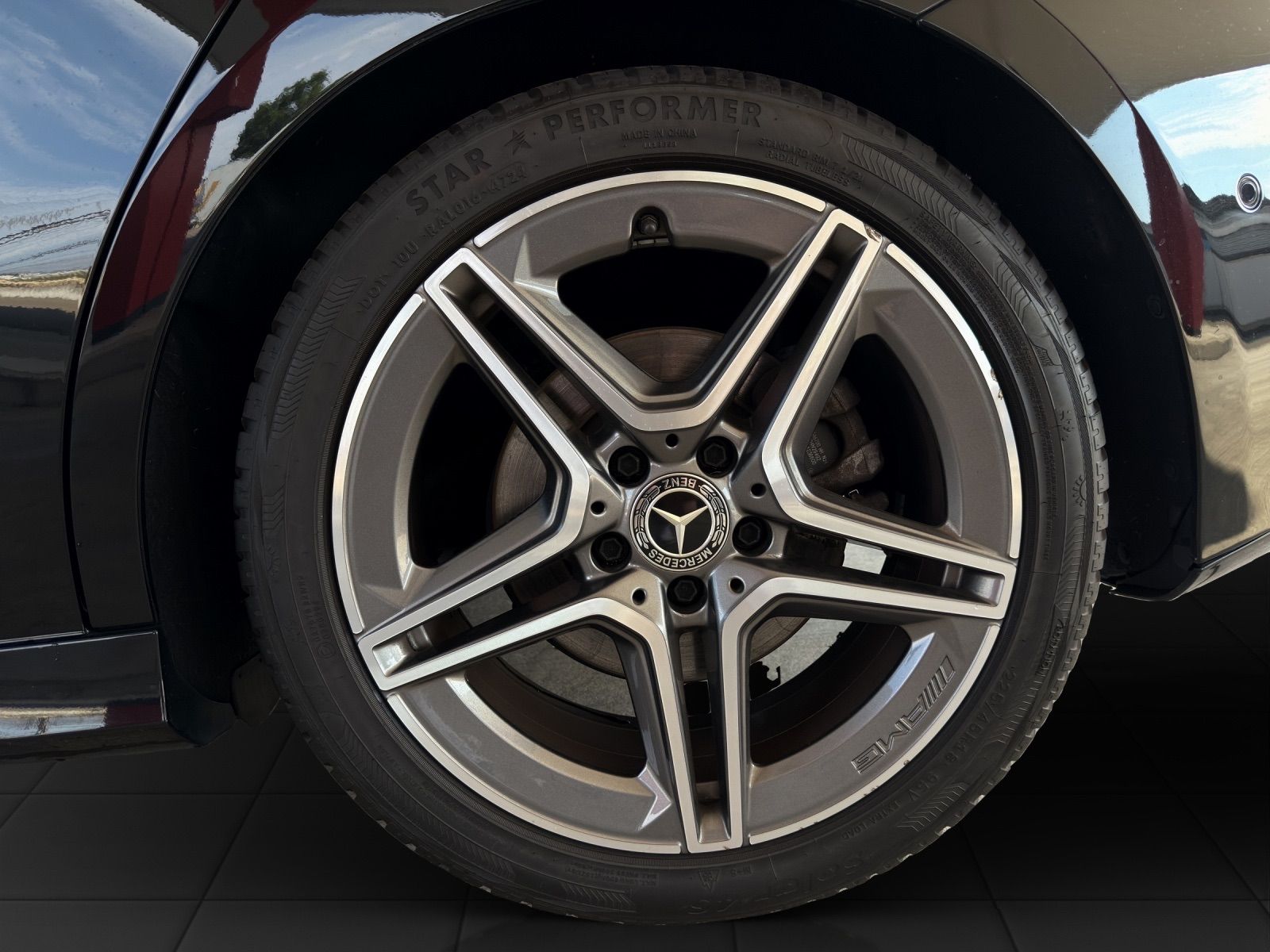 MERCEDES-BENZ A 220 d AMG Line-image-18