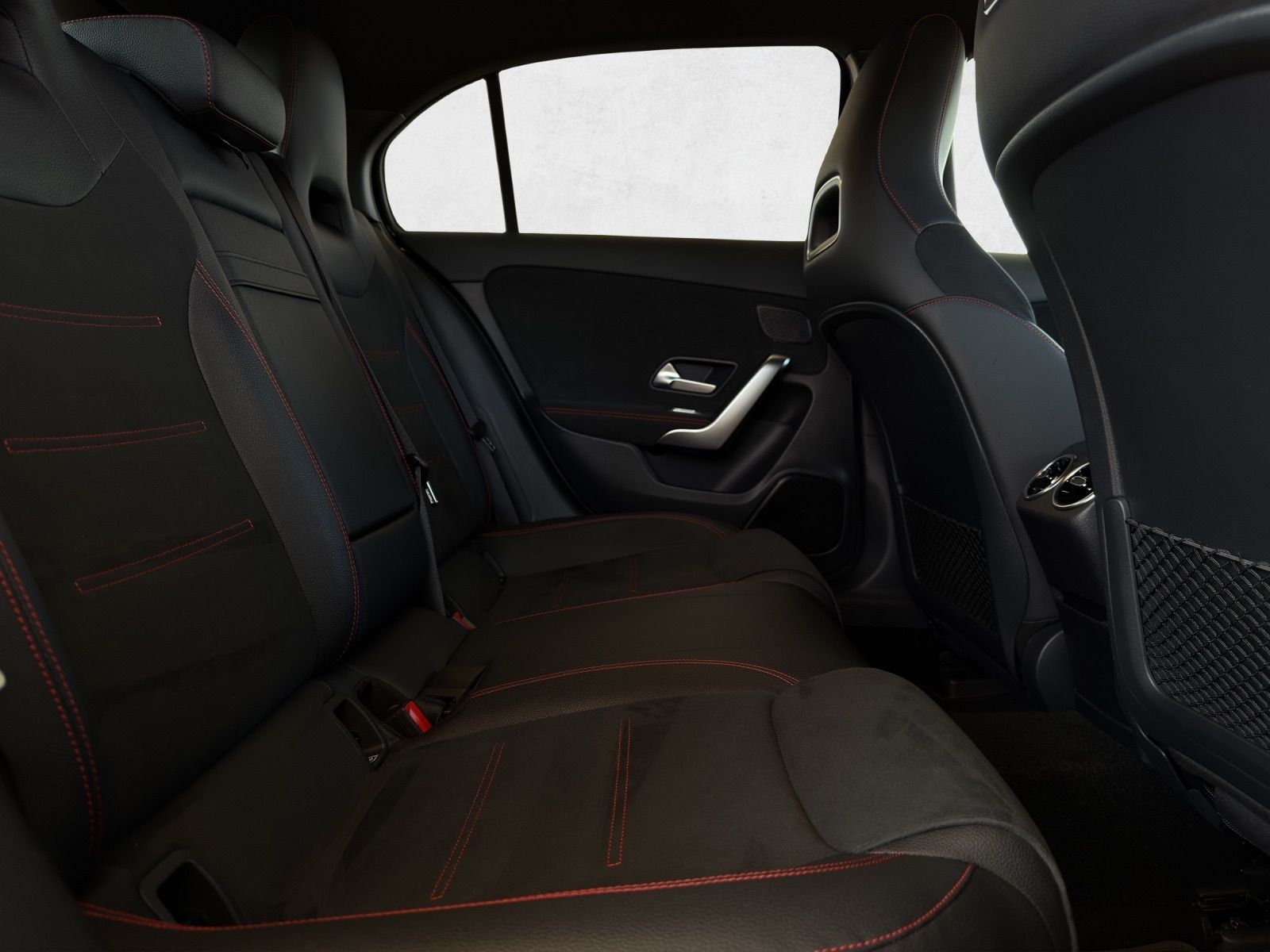 MERCEDES-BENZ A 220 d AMG Line-image-16