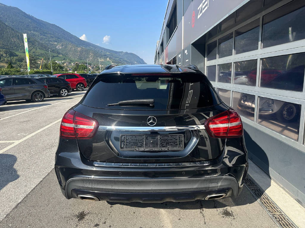 MERCEDES-BENZ GLA 220 AMG Line 4m-image-3