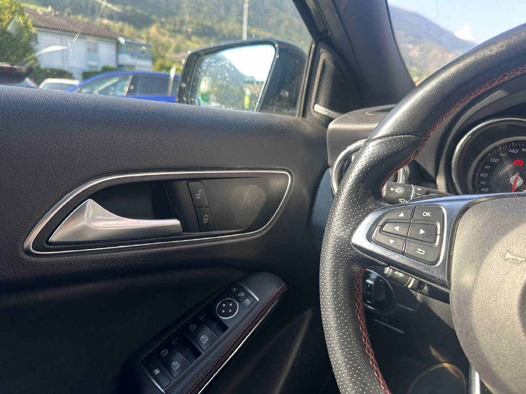 MERCEDES-BENZ GLA 220 AMG Line 4m-image-8
