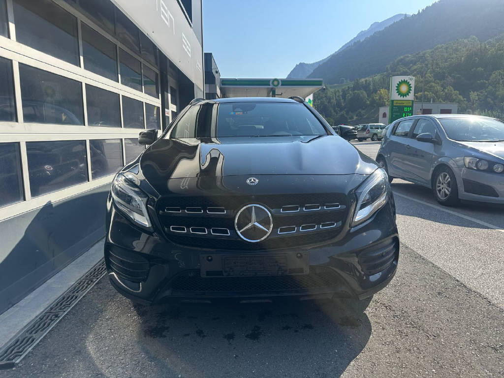 MERCEDES-BENZ GLA 220 AMG Line 4m-image-2