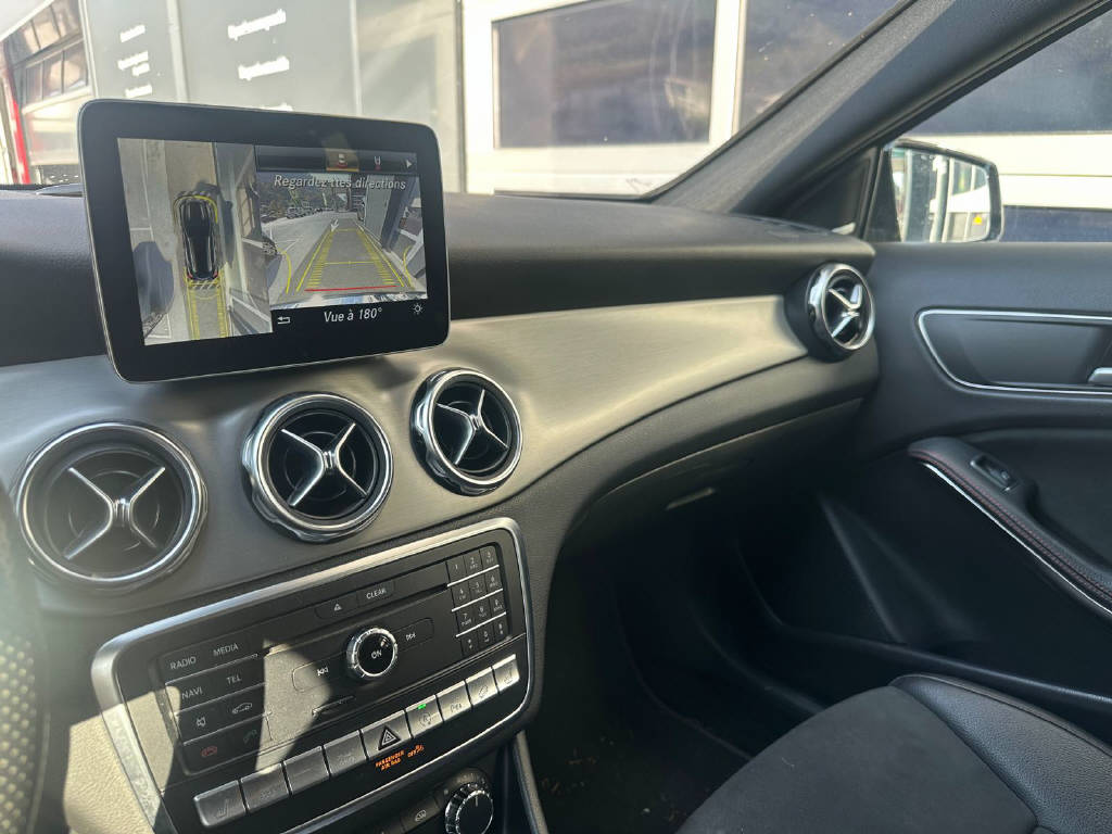 MERCEDES-BENZ GLA 220 AMG Line 4m-image-9