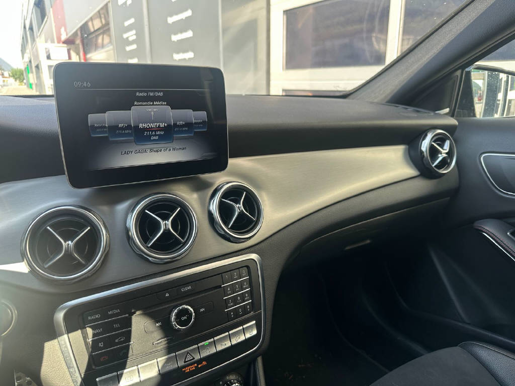 MERCEDES-BENZ GLA 220 AMG Line 4m-image-12