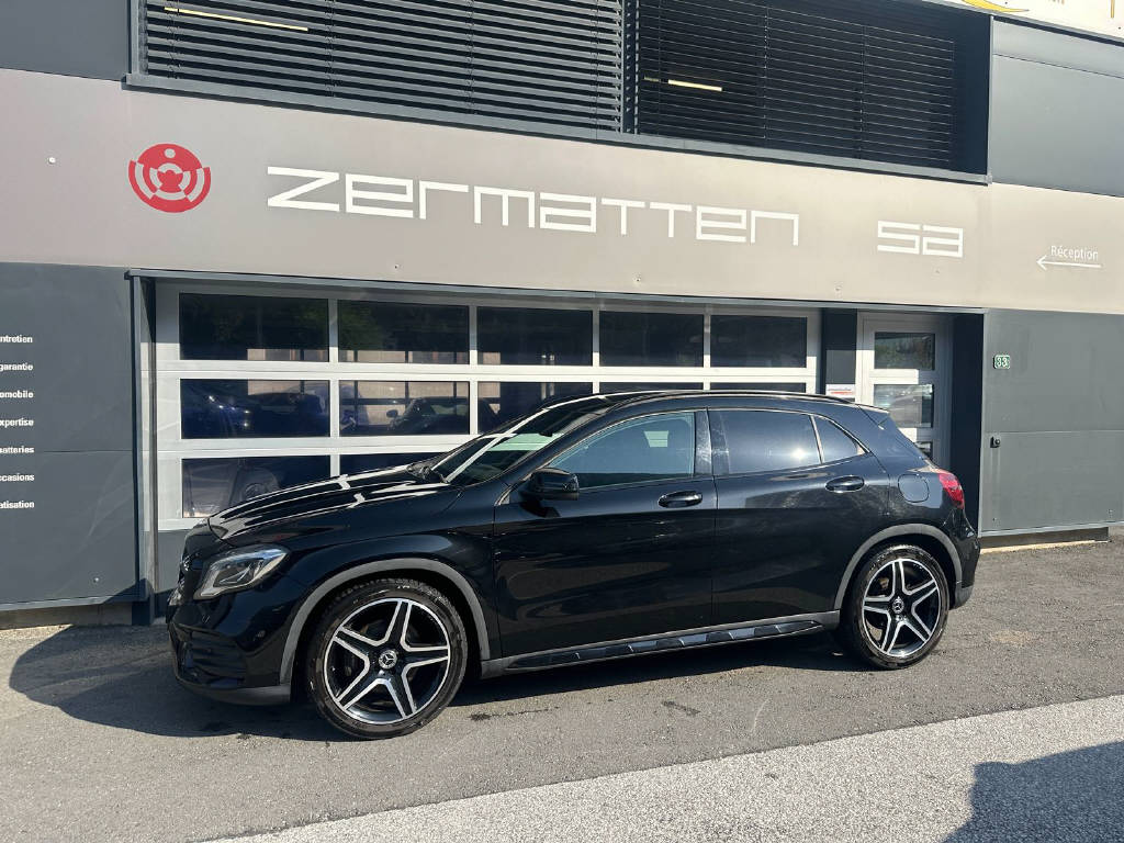 MERCEDES-BENZ GLA 220 AMG Line 4m-image-0
