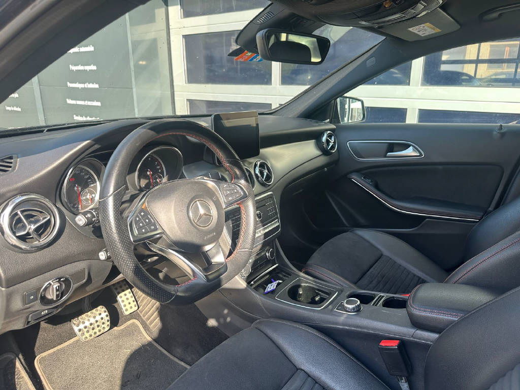 MERCEDES-BENZ GLA 220 AMG Line 4m-image-5