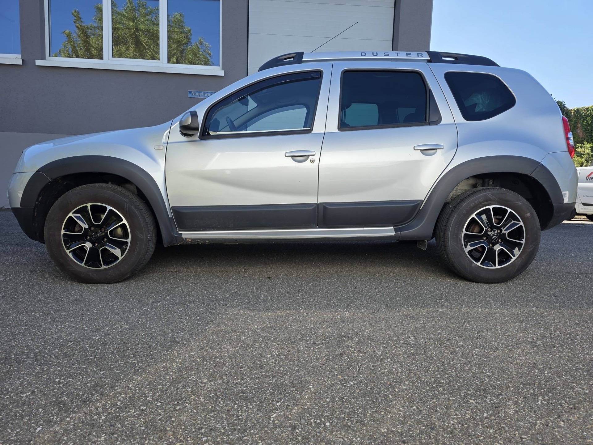 DACIA Duster 1.2 T Lauréate 4x4-image-11