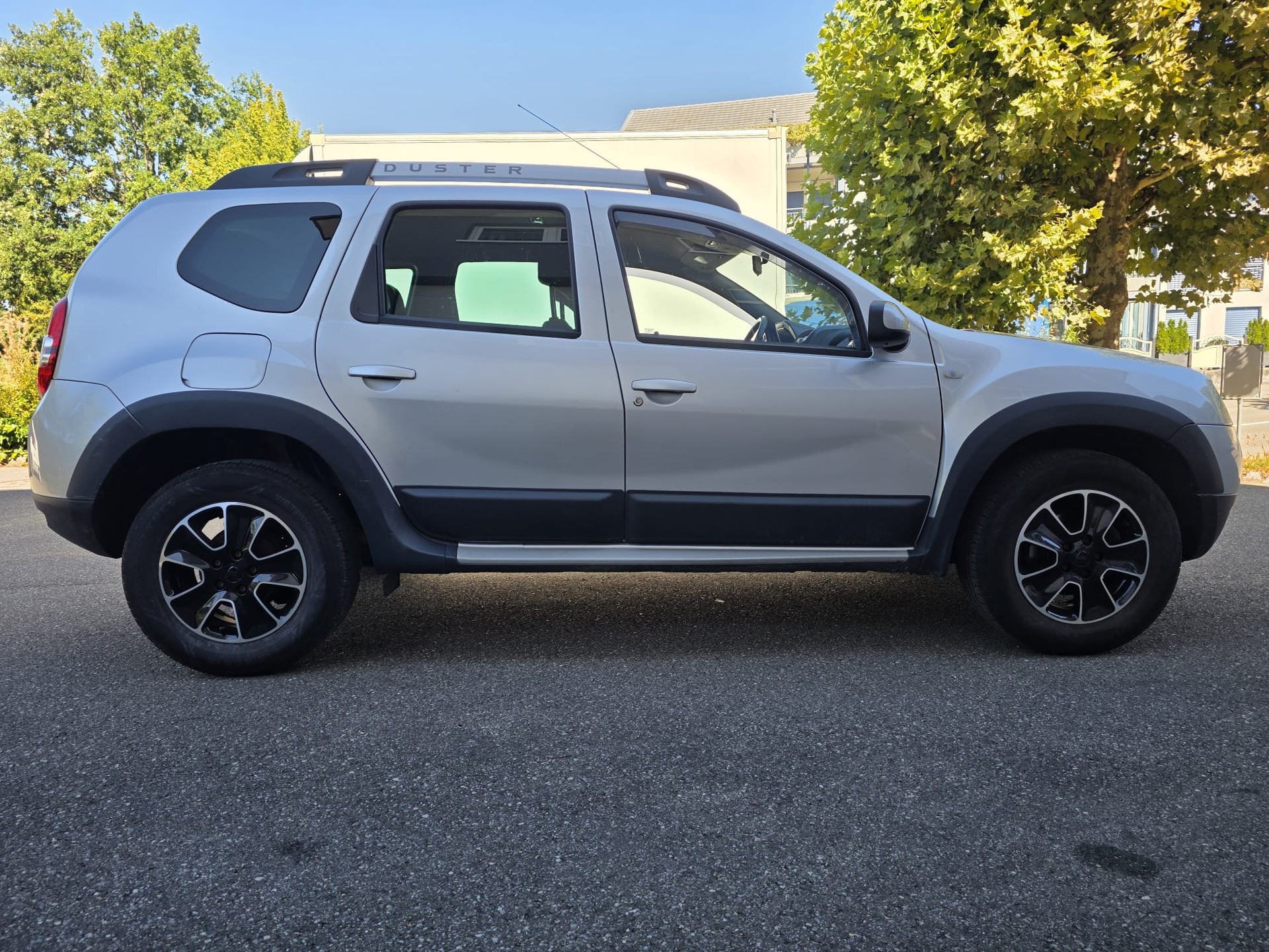DACIA Duster 1.2 T Lauréate 4x4-image-12