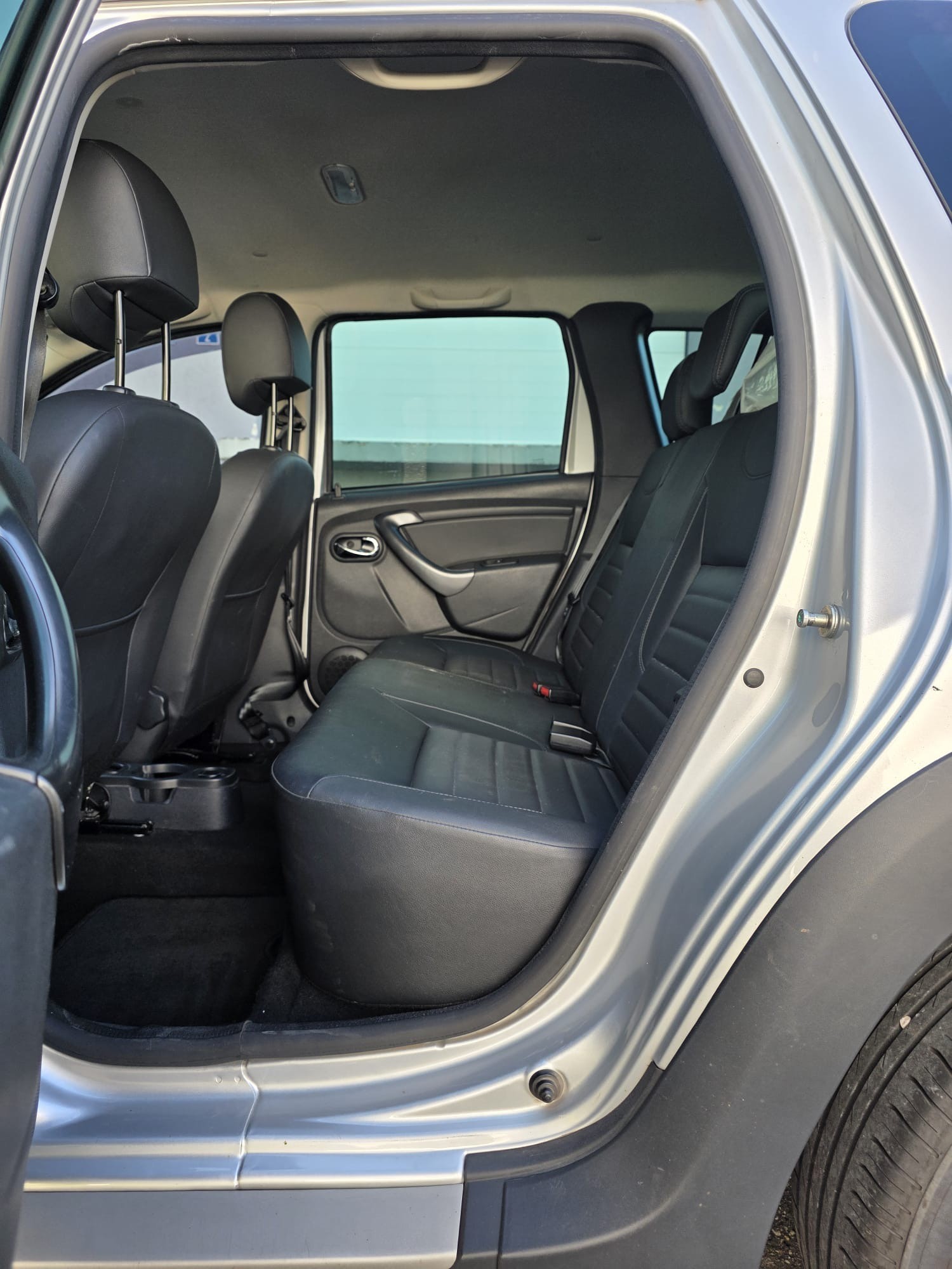 DACIA Duster 1.2 T Lauréate 4x4-image-9