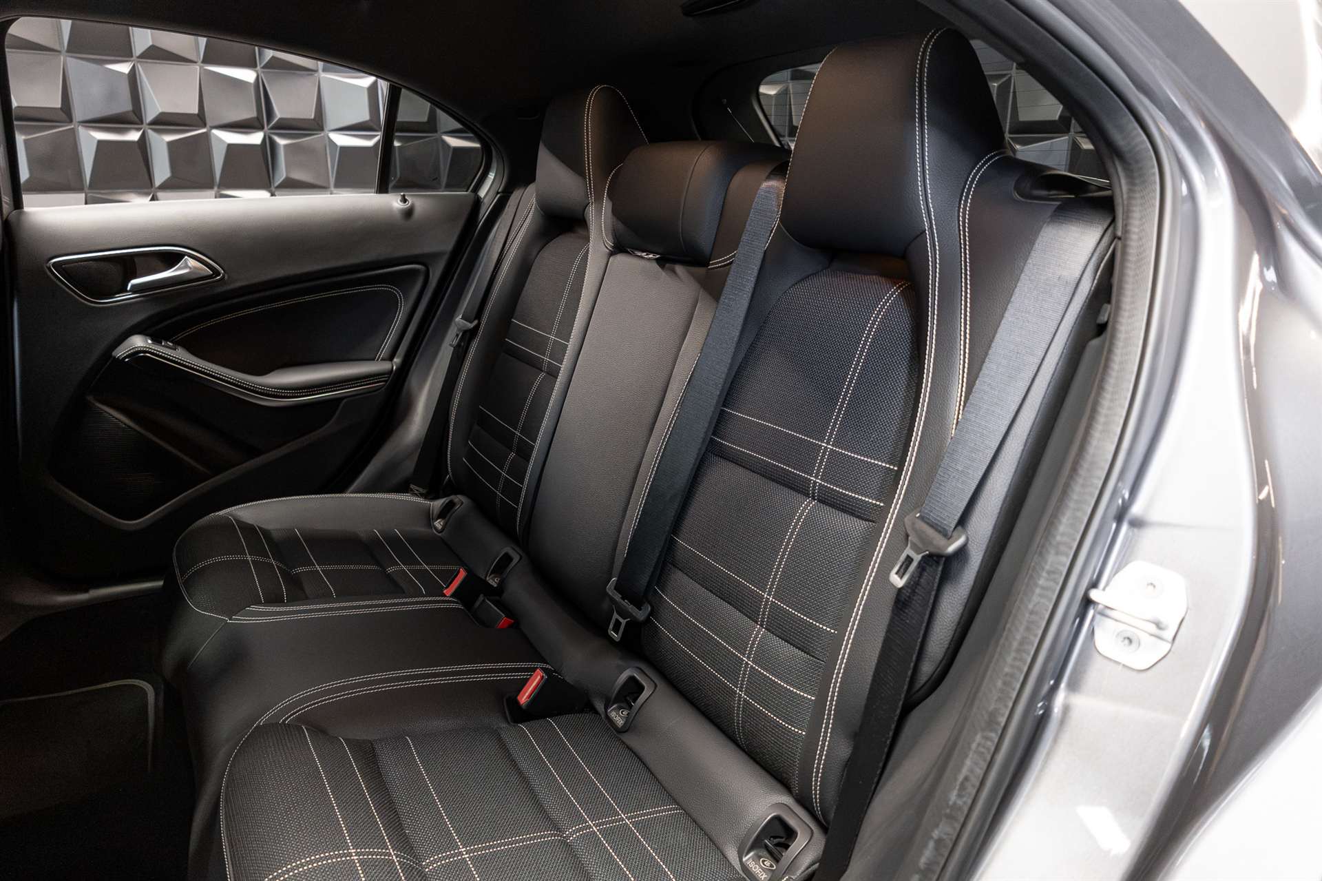 MERCEDES-BENZ A 220 Urban 4Matic 7G-DCT-image-19