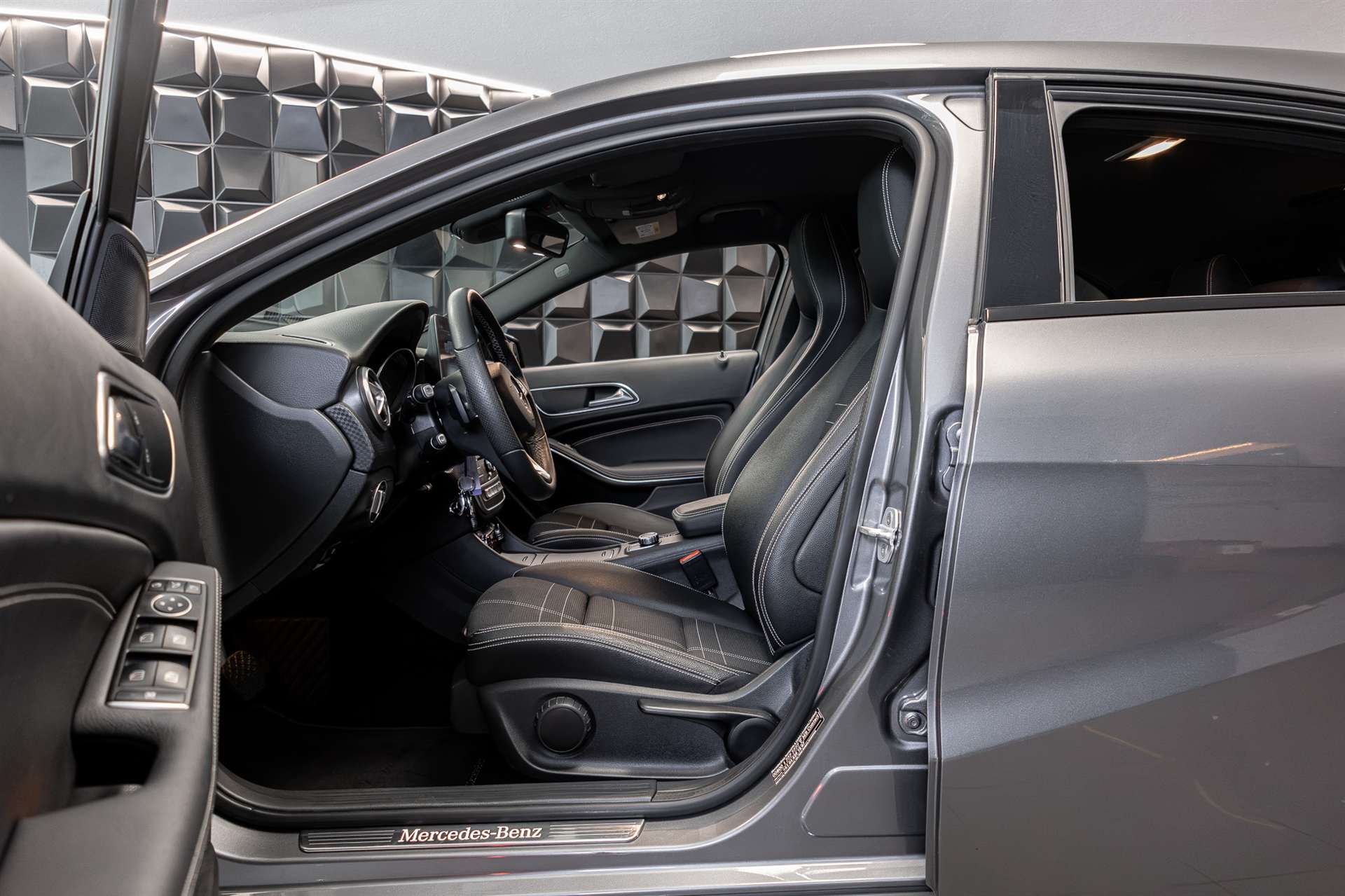 MERCEDES-BENZ A 220 Urban 4Matic 7G-DCT-image-10