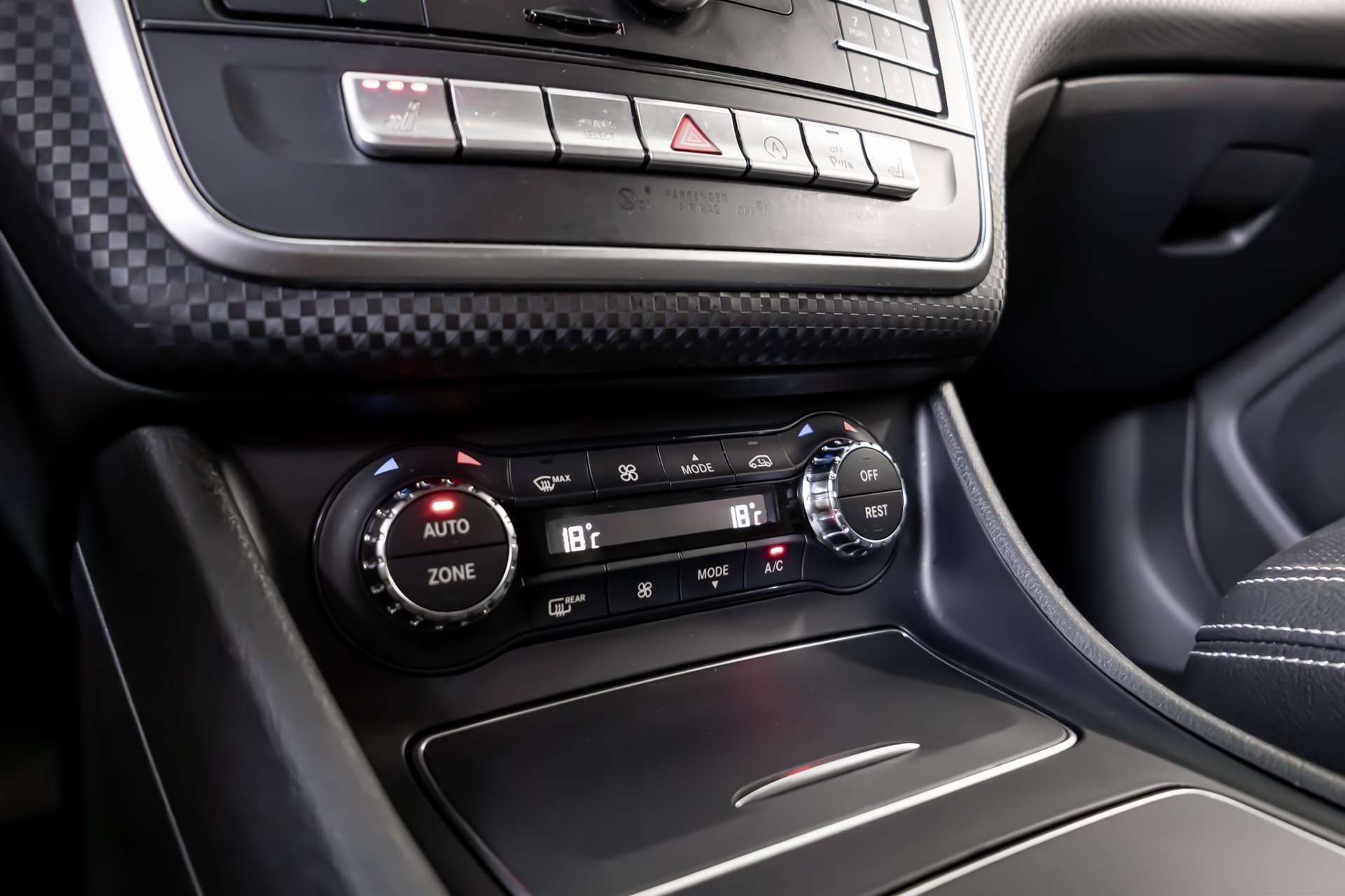 MERCEDES-BENZ A 220 Urban 4Matic 7G-DCT-image-16