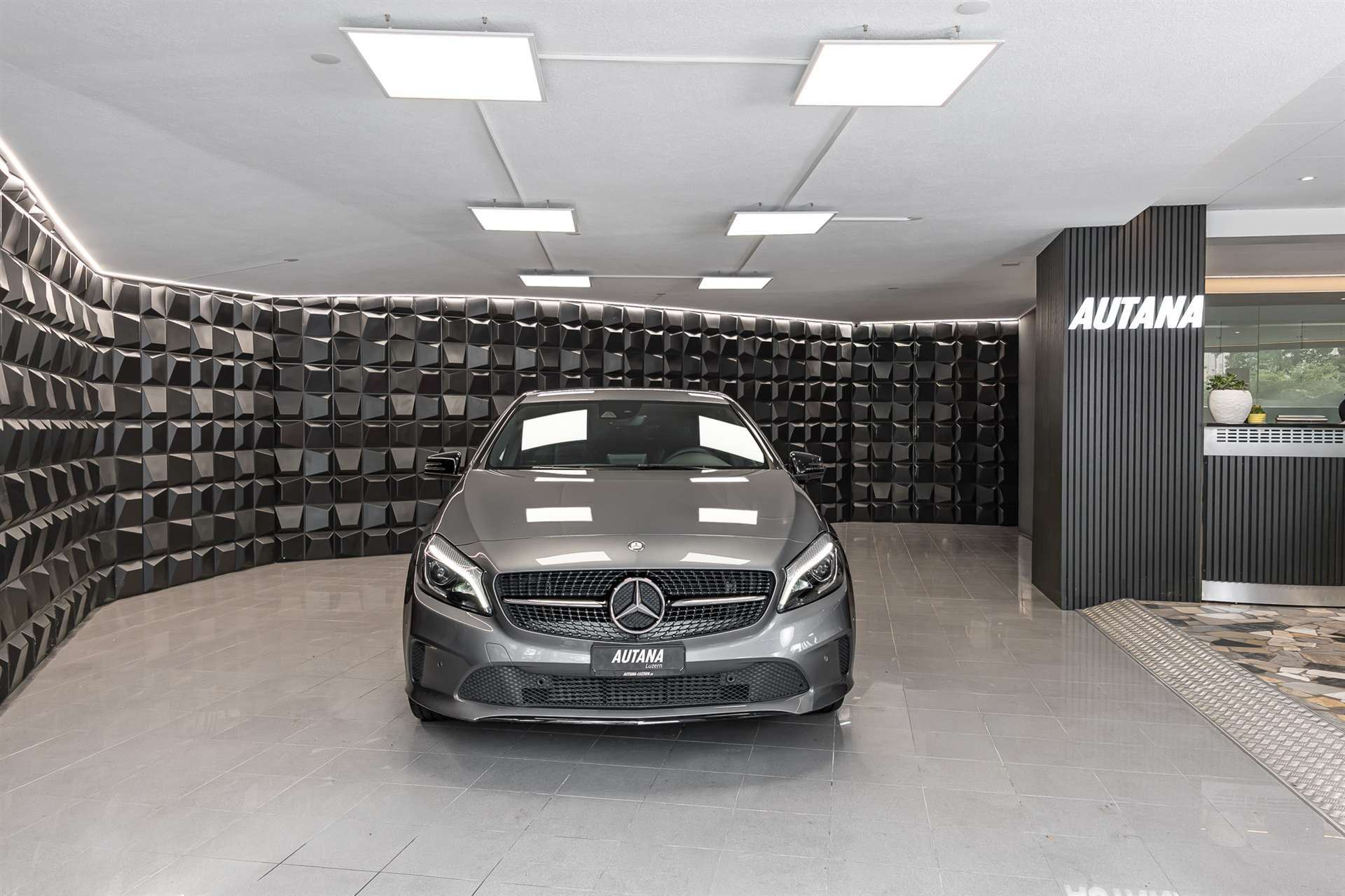 MERCEDES-BENZ A 220 Urban 4Matic 7G-DCT-image-3