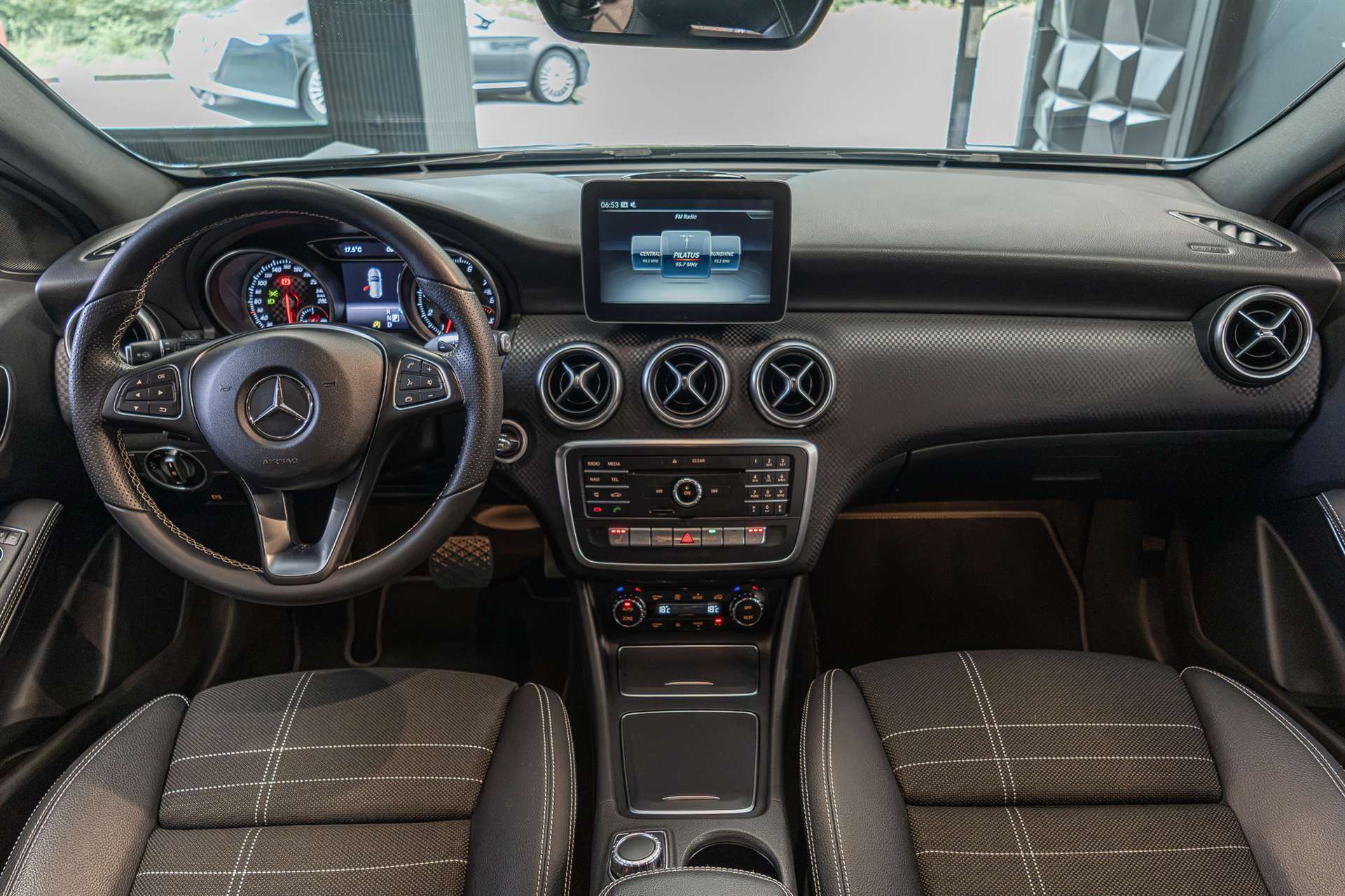 MERCEDES-BENZ A 220 Urban 4Matic 7G-DCT-image-5