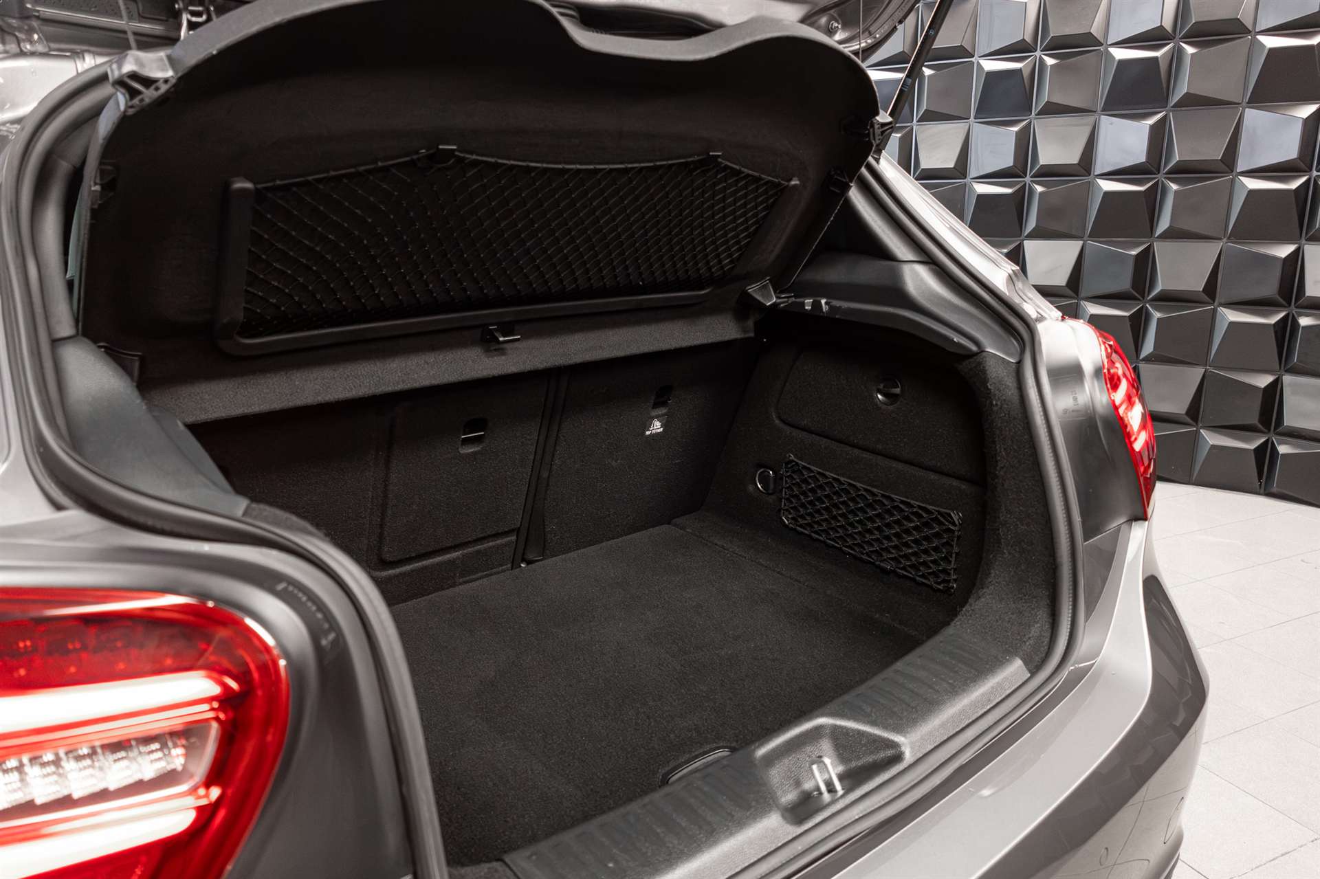MERCEDES-BENZ A 220 Urban 4Matic 7G-DCT-image-21