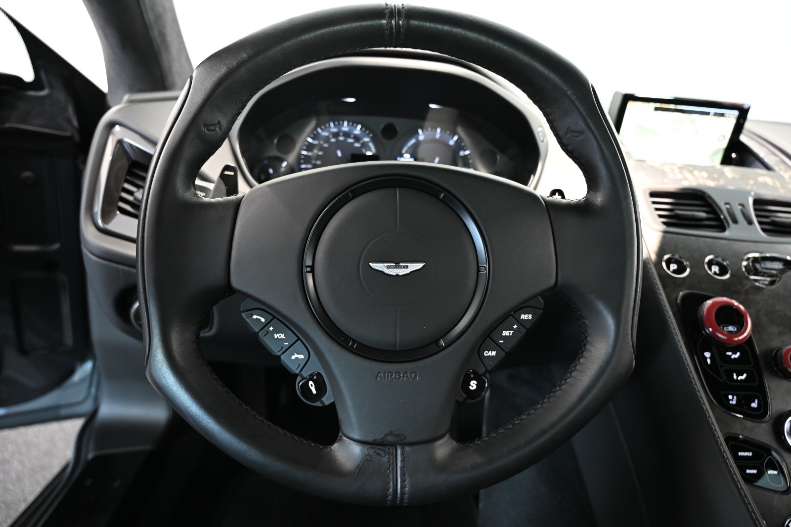 ASTON MARTIN Vanquish S Ultimate V12 Touchtronic 3-image-5