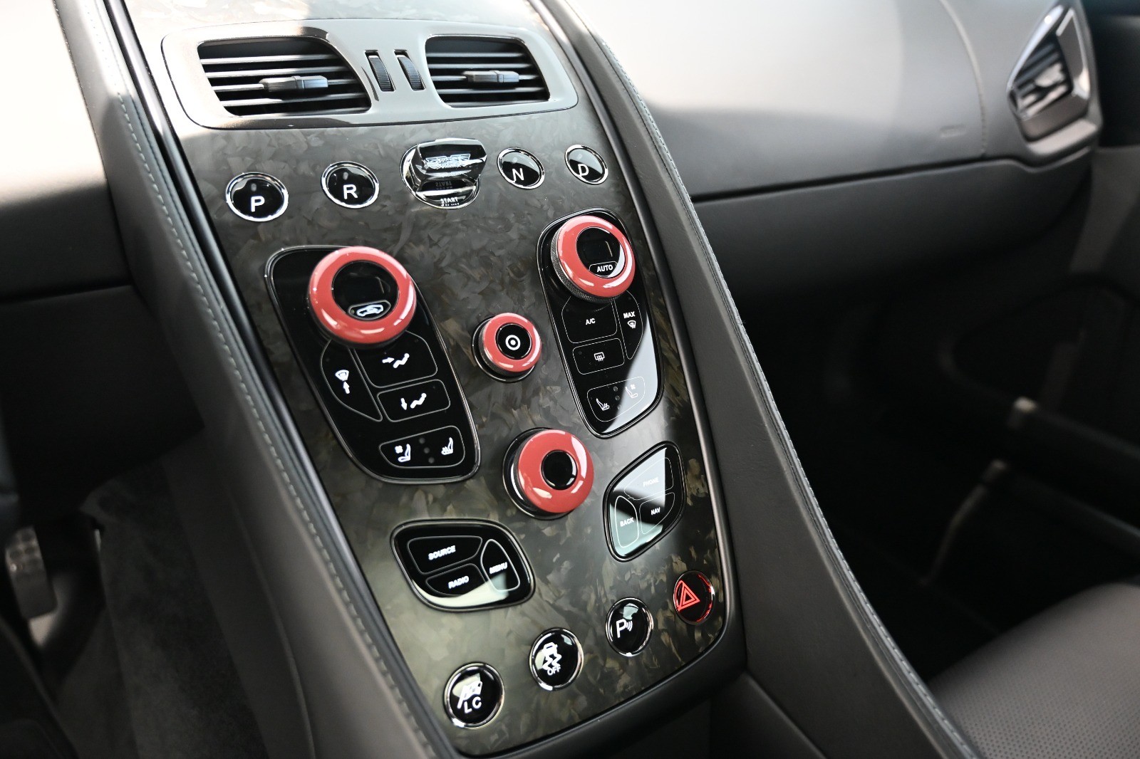 ASTON MARTIN Vanquish S Ultimate V12 Touchtronic 3-image-8