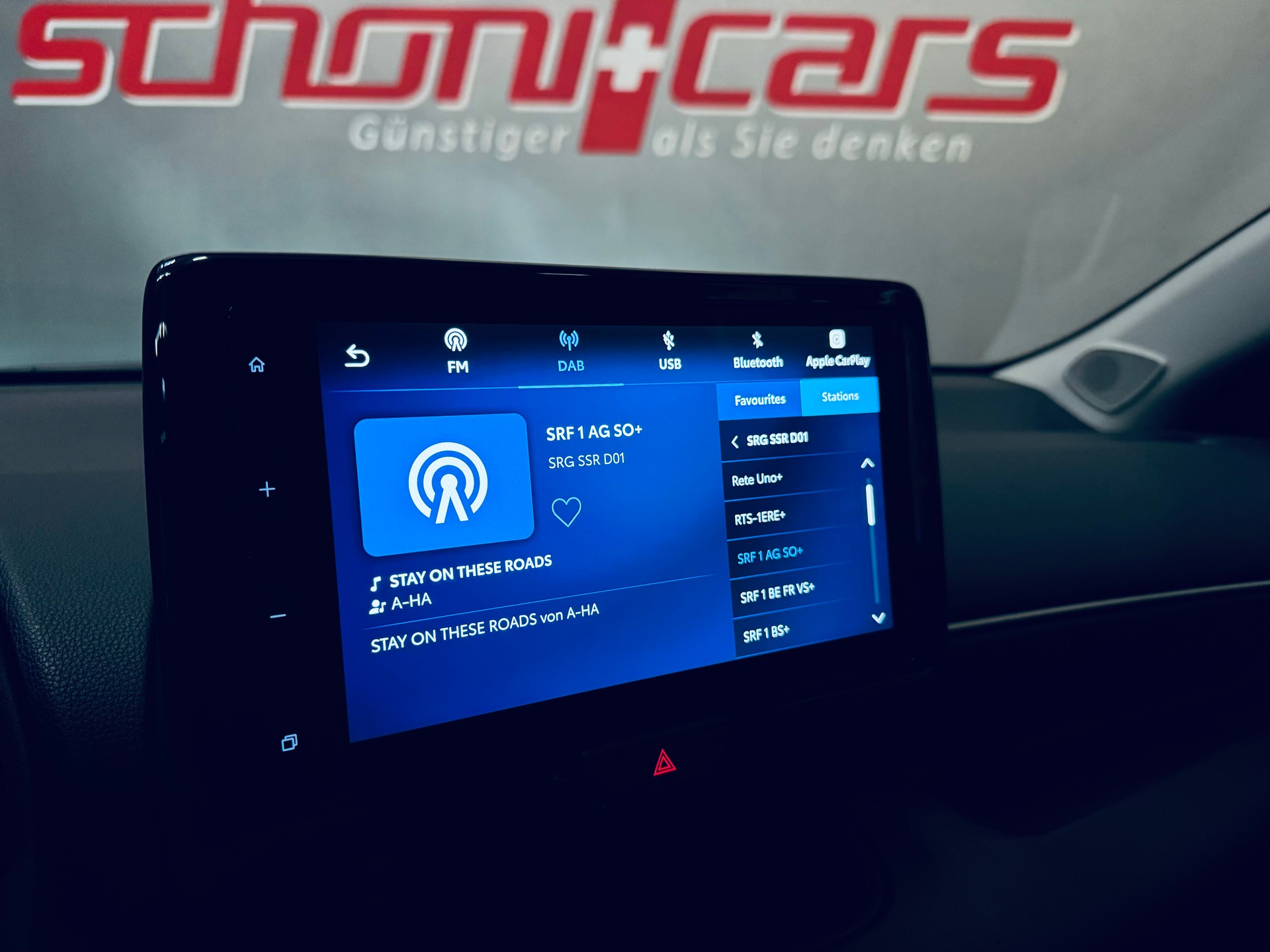 TOYOTA Yaris 1.5 Trend e-CVT-image-27