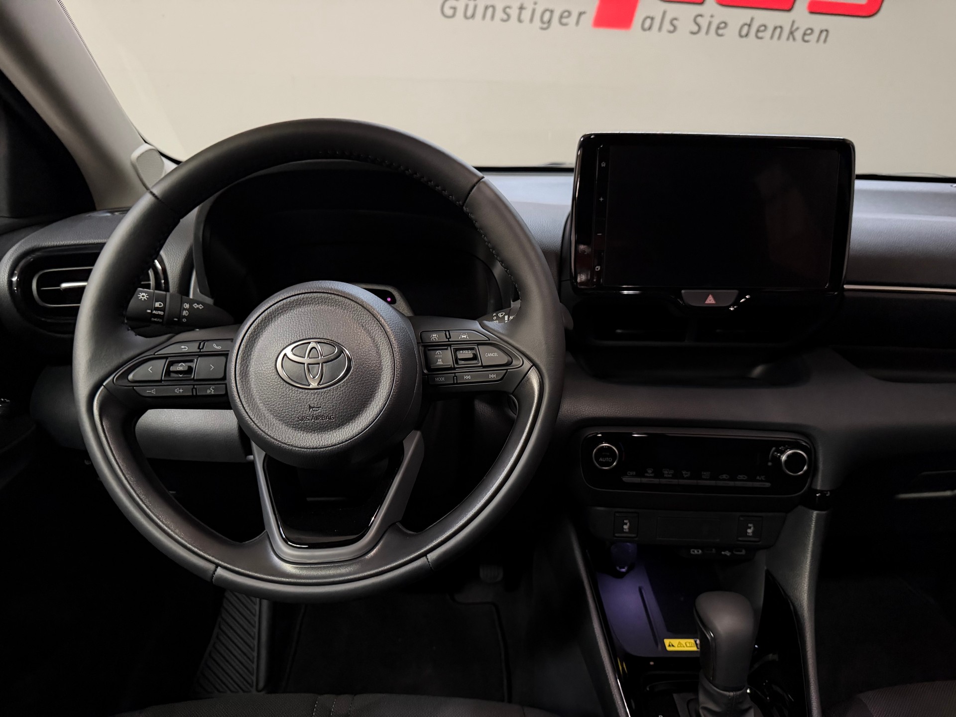 TOYOTA Yaris 1.5 Trend e-CVT-image-15