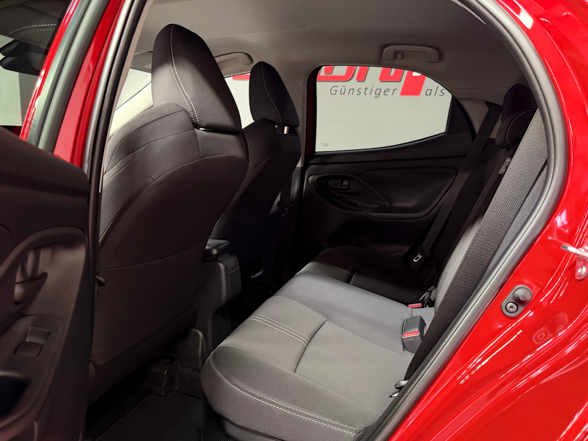 TOYOTA Yaris 1.5 Trend e-CVT-image-10