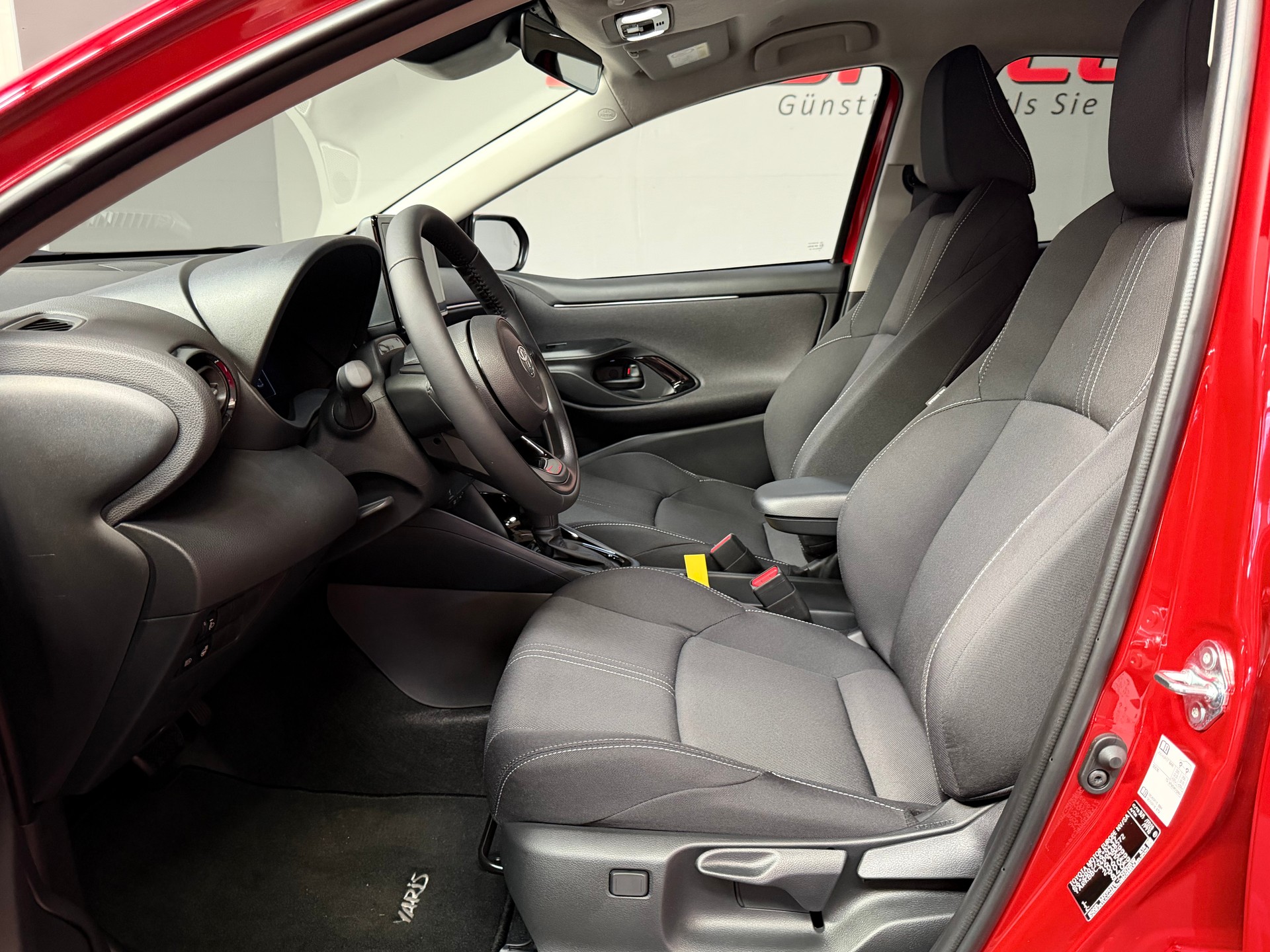 TOYOTA Yaris 1.5 Trend e-CVT-image-9