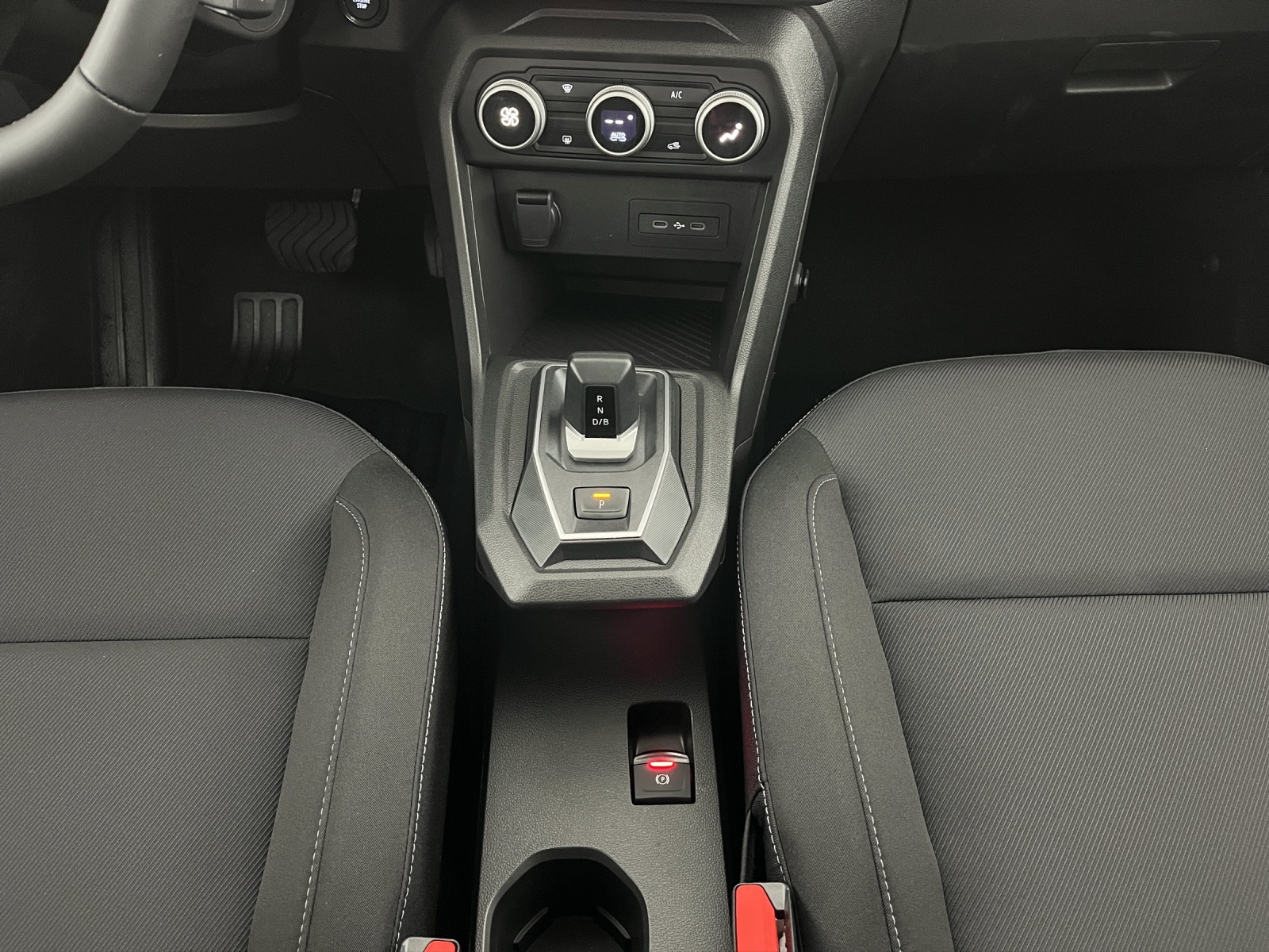 DACIA Jogger 1.8 Hybrid Expression-image-13