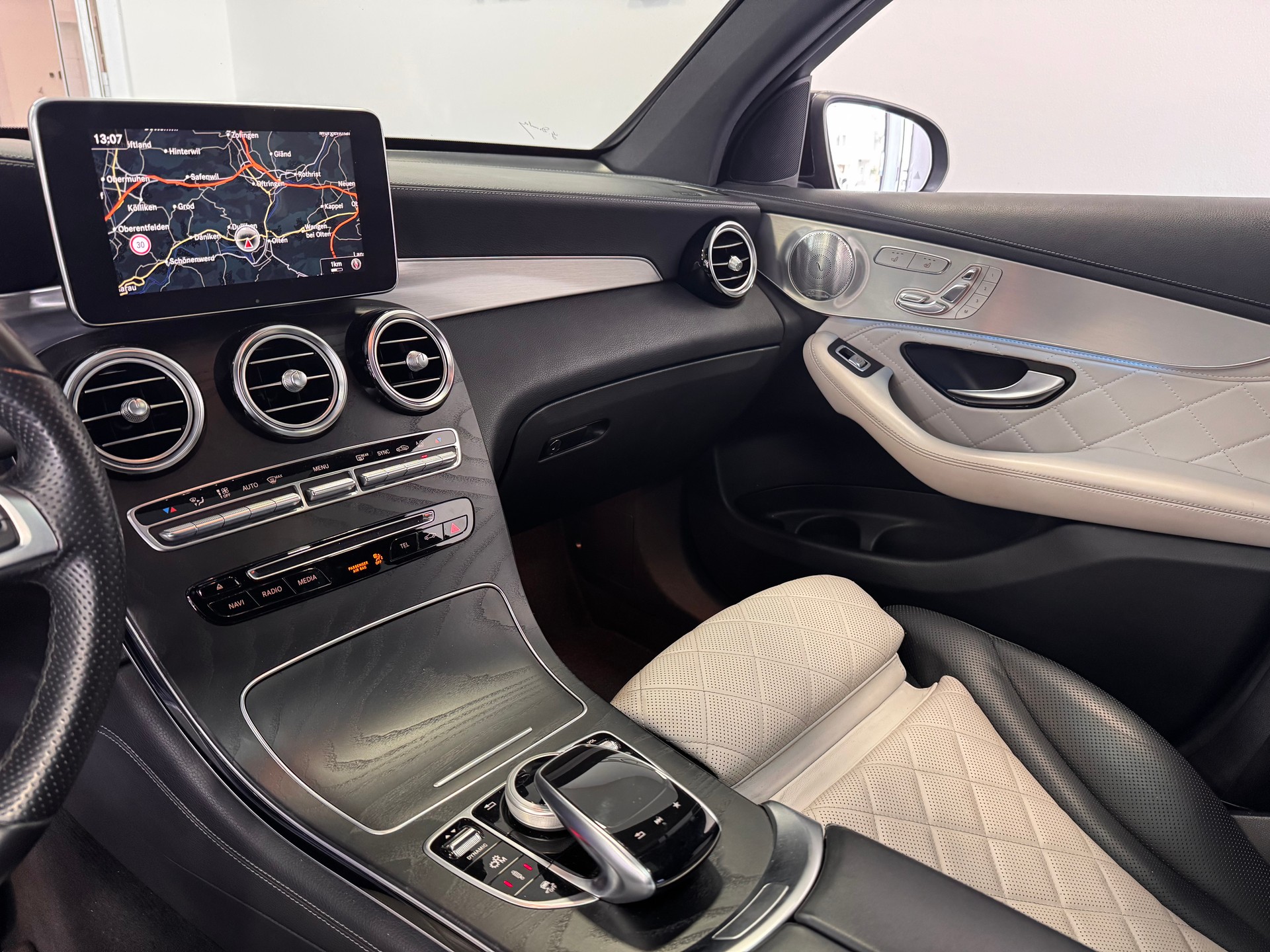 MERCEDES-BENZ GLC Coupé 43 AMG 4Matic 9G-Tronic *Designo / Glasschiebedach / 360 Kamera / Burmester / Sitzklima / LED ILS*-image-12