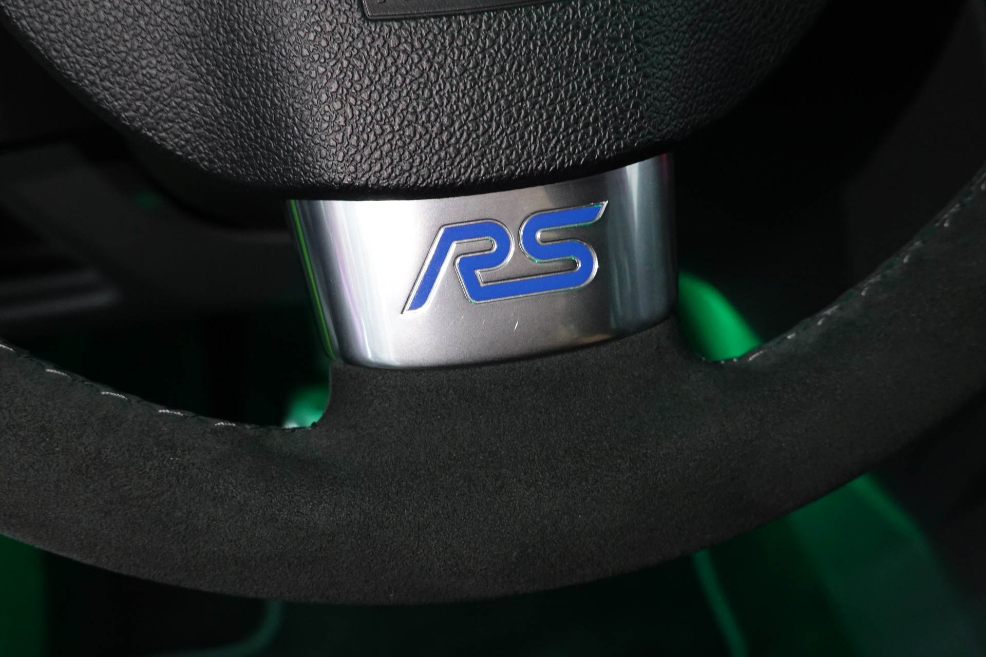 FORD FOCUS 2.5 TURBO RS CH-FZ BULL-X AB TURBO-image-32