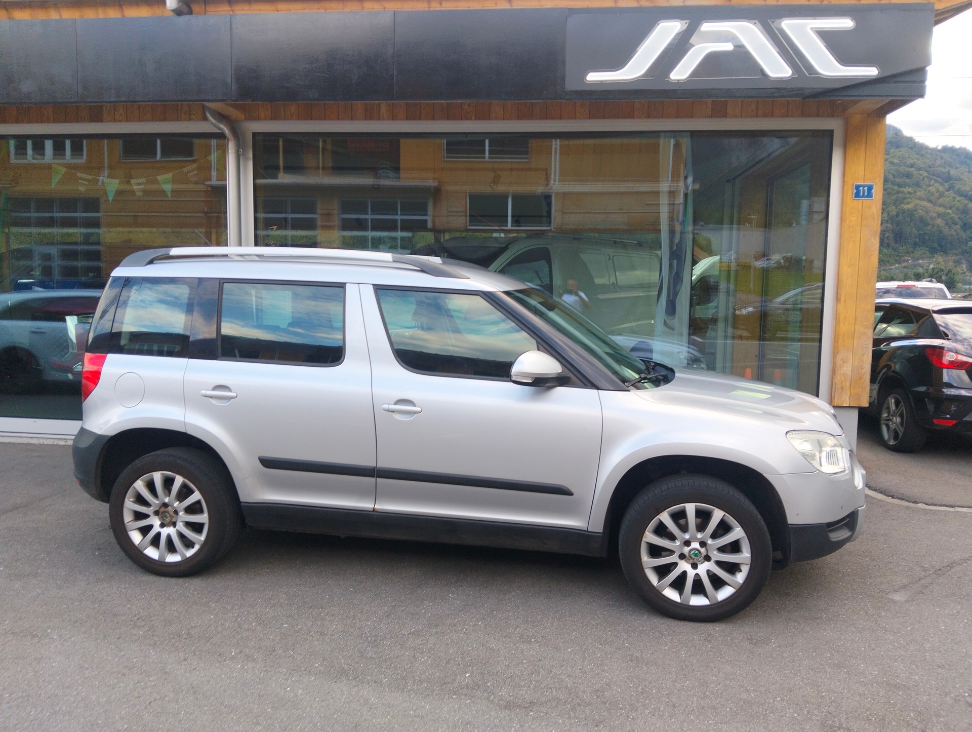 SKODA Yeti 1.8 TSI Active 4x4-image-4