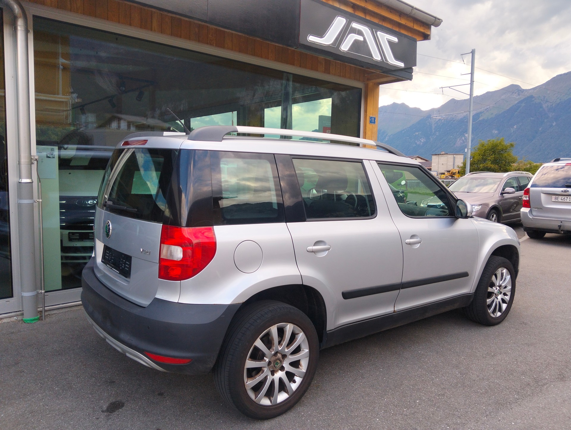 SKODA Yeti 1.8 TSI Active 4x4-image-5