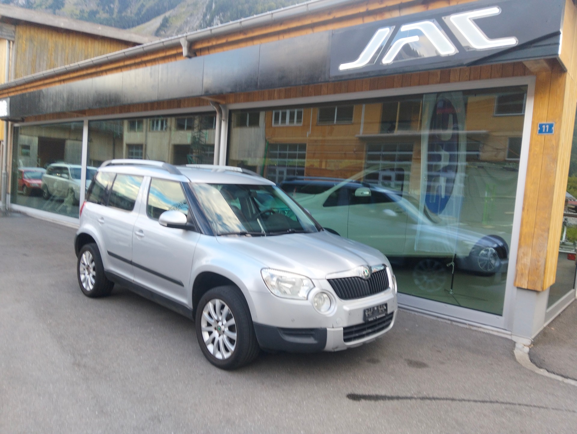 SKODA Yeti 1.8 TSI Active 4x4-image-1