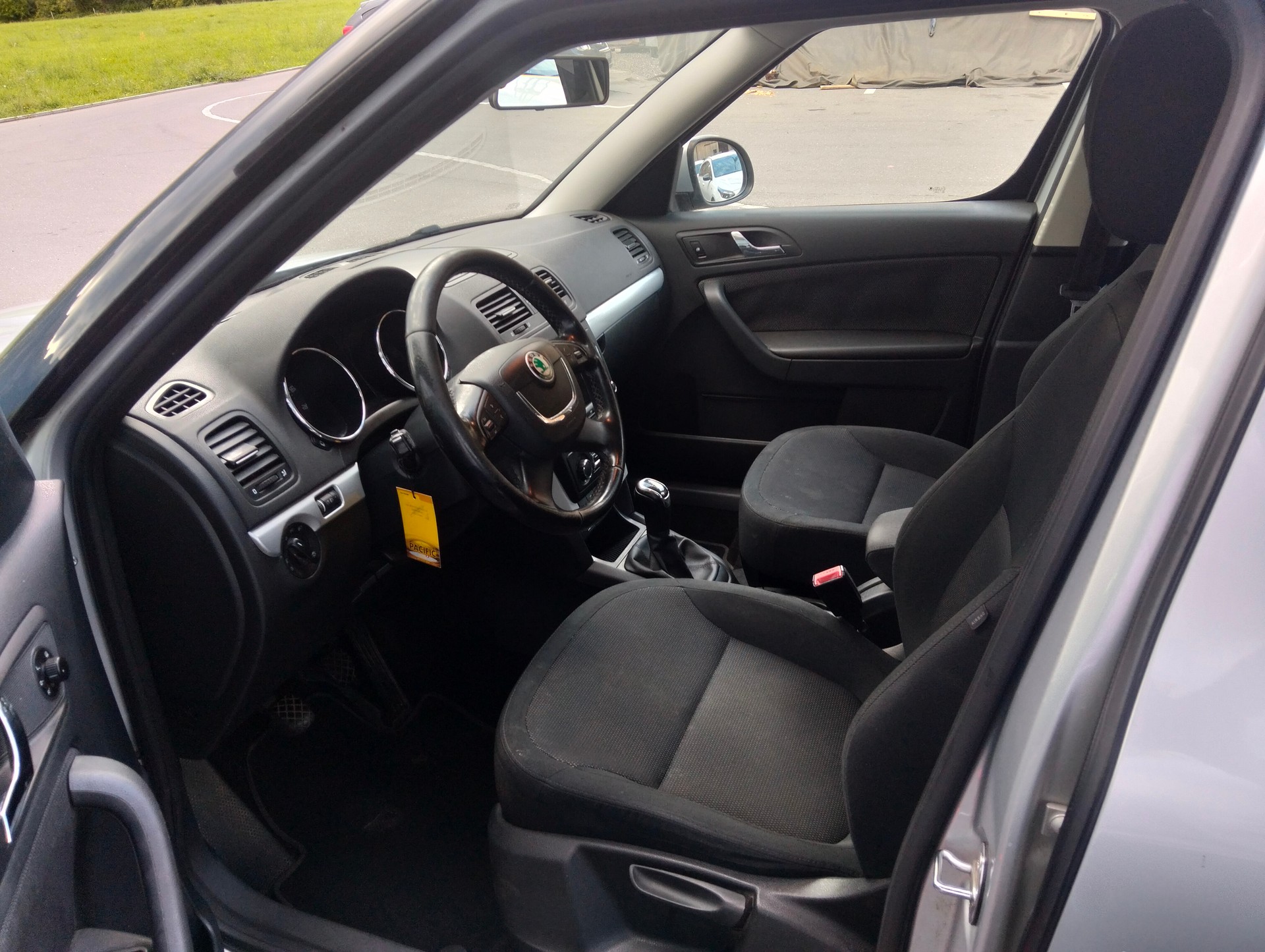 SKODA Yeti 1.8 TSI Active 4x4-image-2
