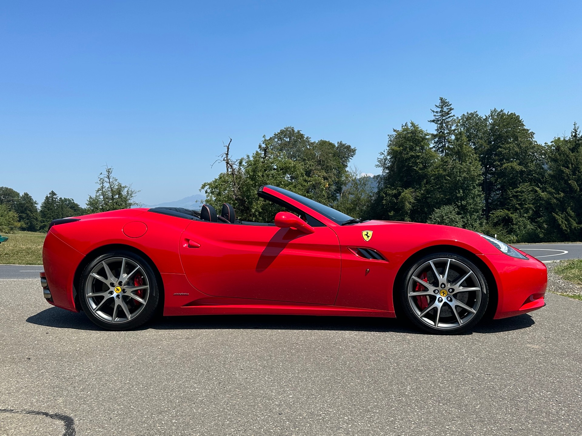 FERRARI California - Letzter Sauger V8! Topzustand & Servicegepflegt - F1-GETRIEBE generalüberholt = BESSER ALS NEU! (CHF 15'000-)-image-1