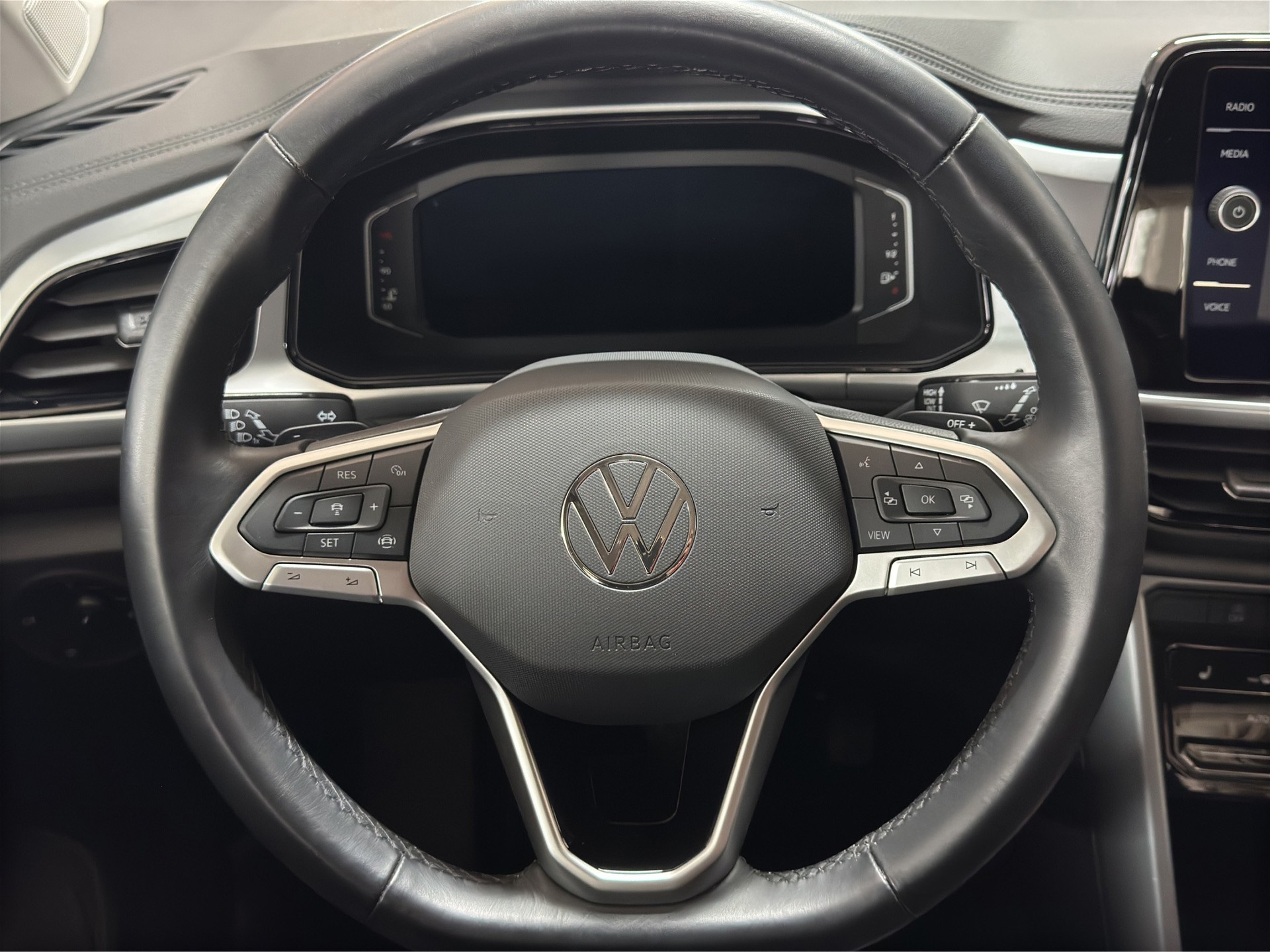 VW T-Roc 1.5 TSI EVO Life Business DSG "Navi-RF.-Kamera-Digital Cockpit PRO"-image-11