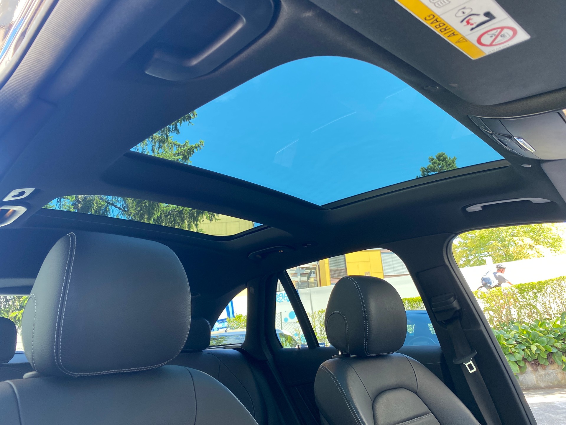 MERCEDES-BENZ GLC 300 AMG Line 4Matic 9G-Tronic-image-28