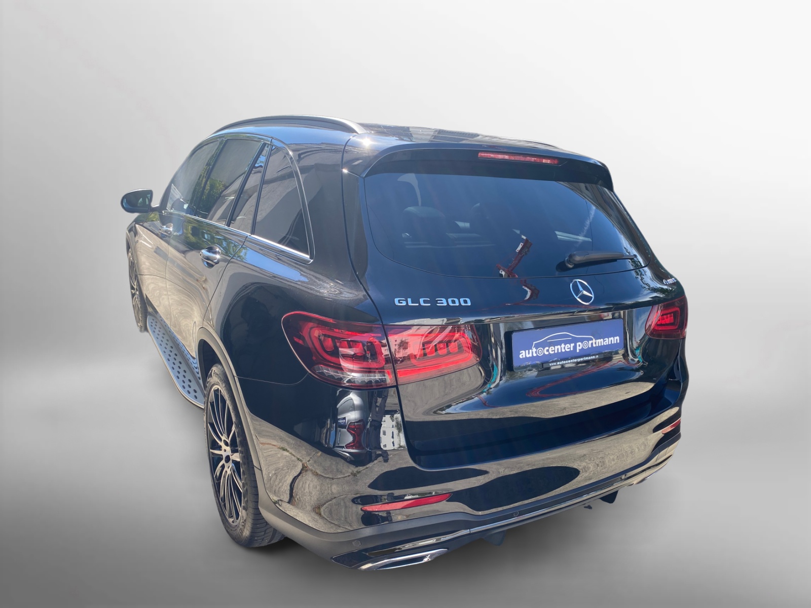 MERCEDES-BENZ GLC 300 AMG Line 4Matic 9G-Tronic-image-11