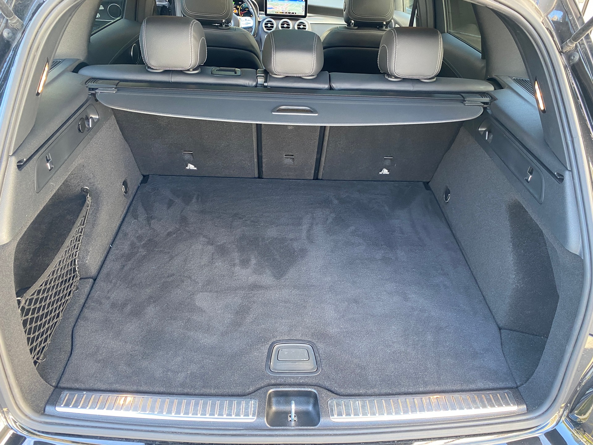 MERCEDES-BENZ GLC 300 AMG Line 4Matic 9G-Tronic-image-29
