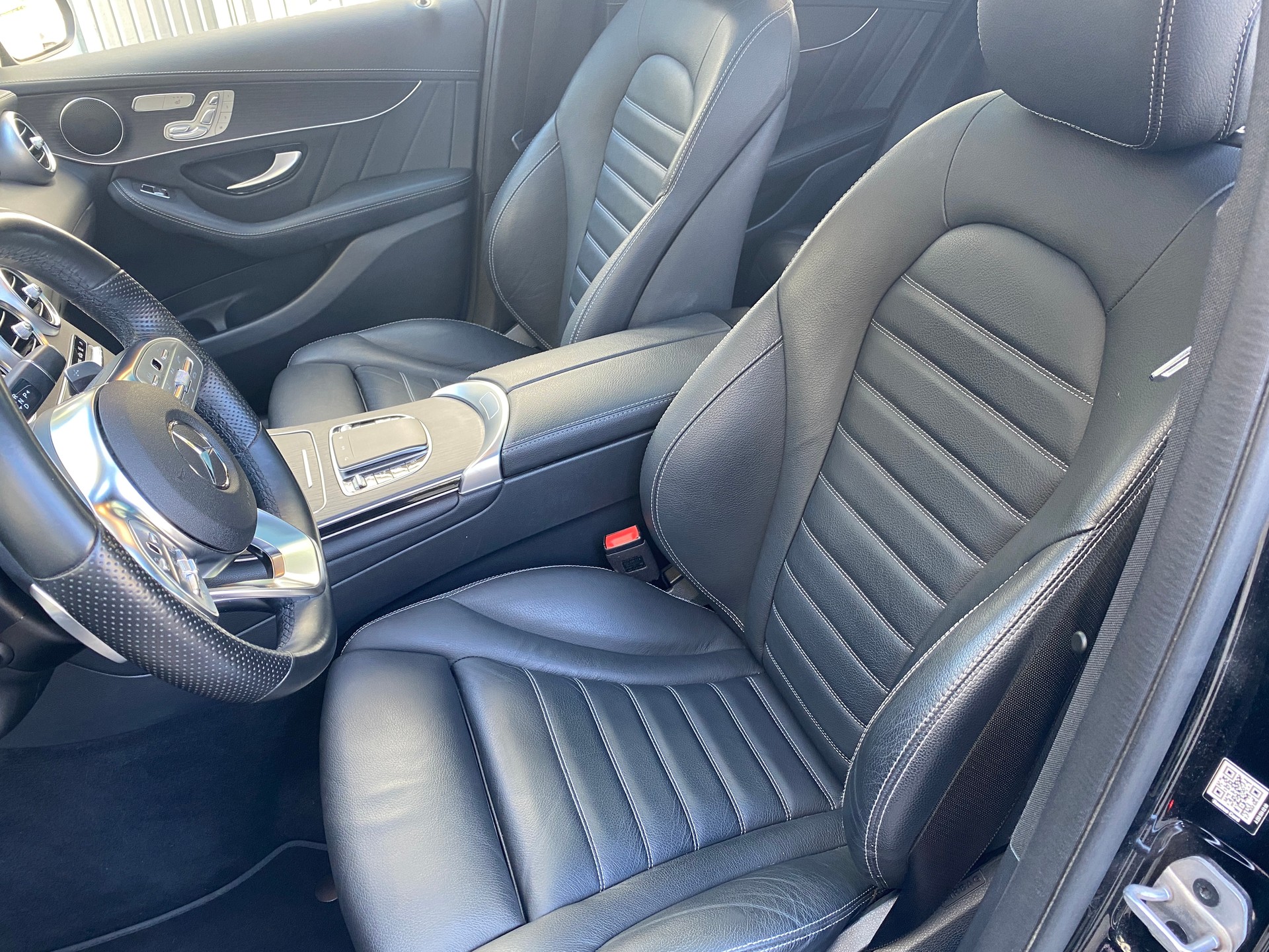MERCEDES-BENZ GLC 300 AMG Line 4Matic 9G-Tronic-image-22