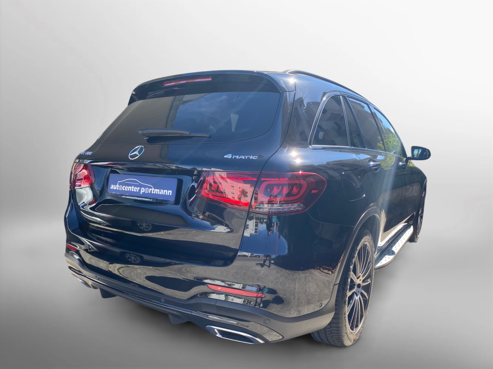 MERCEDES-BENZ GLC 300 AMG Line 4Matic 9G-Tronic-image-10