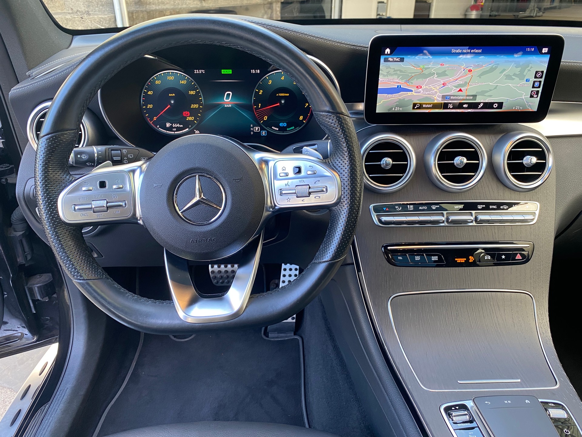 MERCEDES-BENZ GLC 300 AMG Line 4Matic 9G-Tronic-image-15