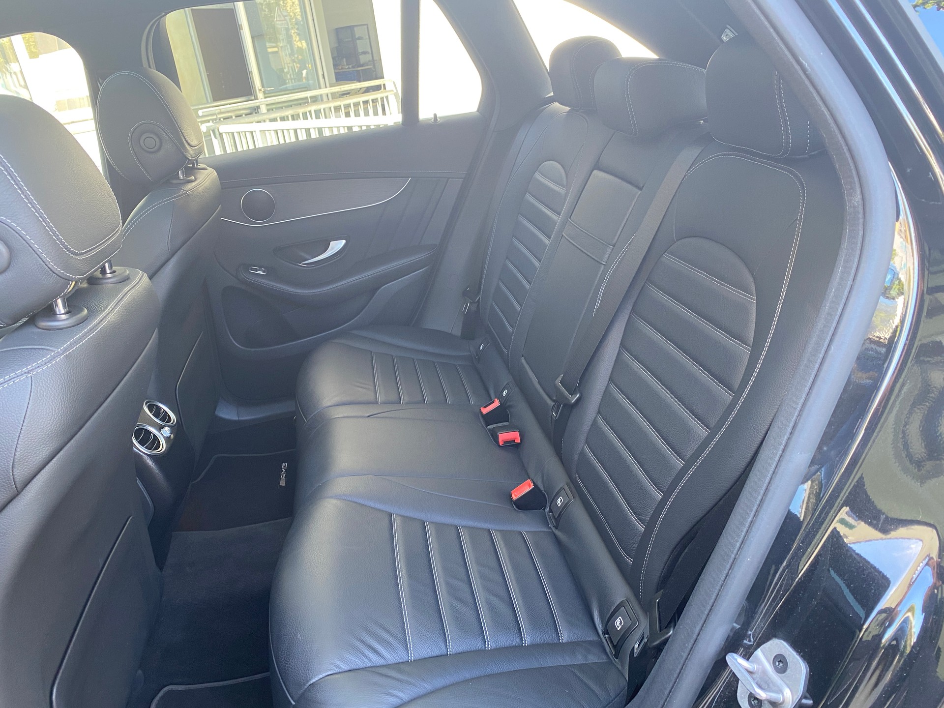 MERCEDES-BENZ GLC 300 AMG Line 4Matic 9G-Tronic-image-26