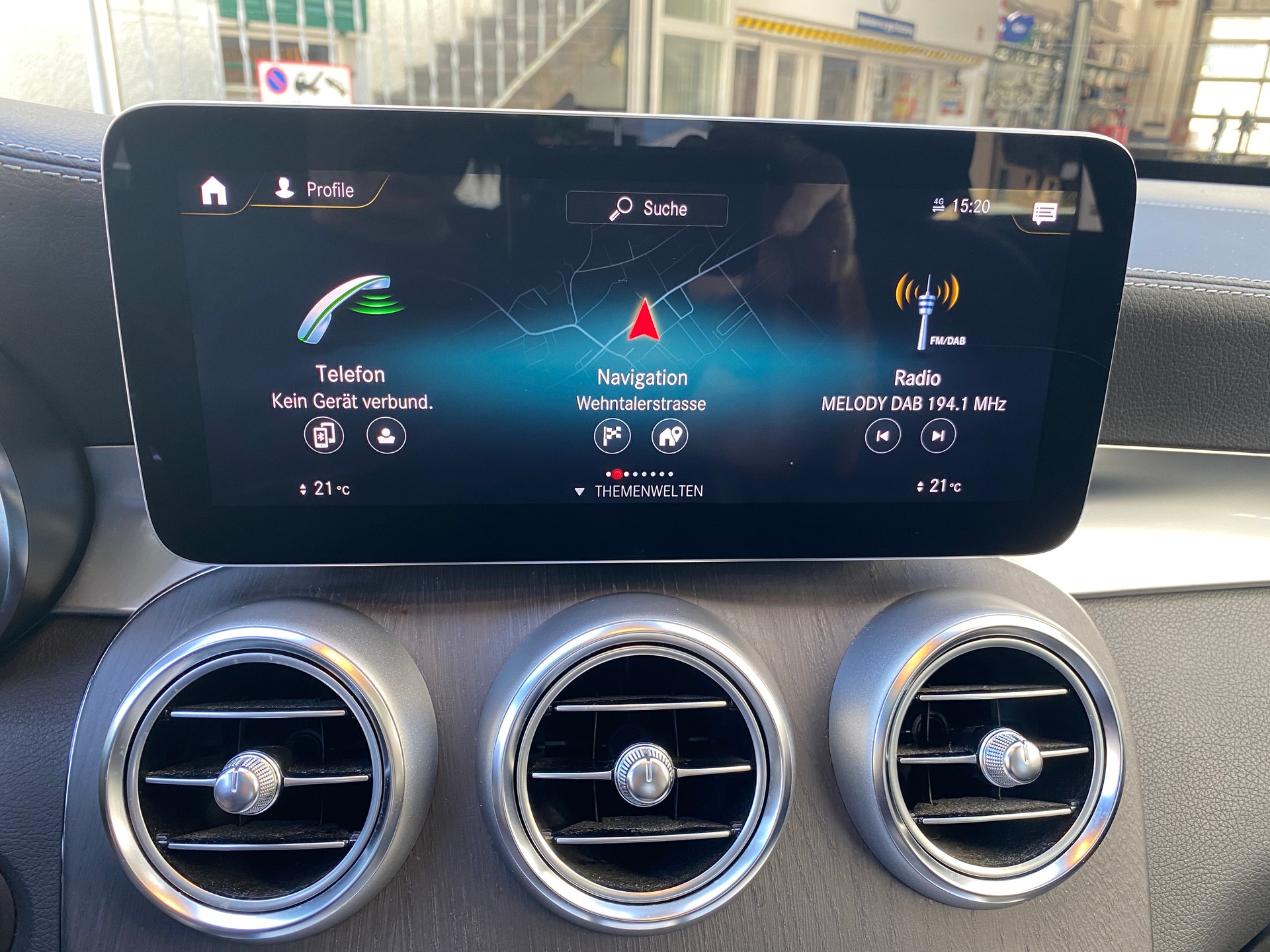 MERCEDES-BENZ GLC 300 AMG Line 4Matic 9G-Tronic-image-17