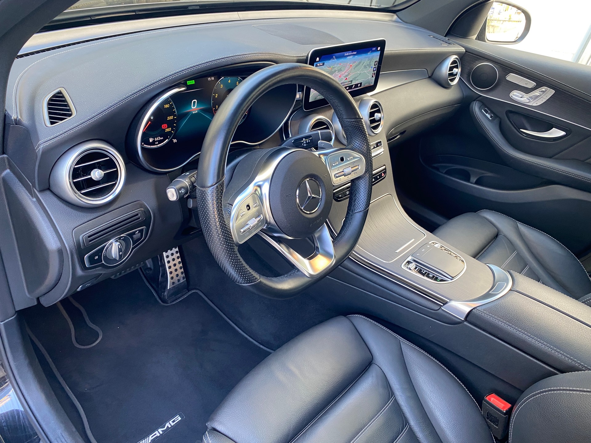 MERCEDES-BENZ GLC 300 AMG Line 4Matic 9G-Tronic-image-21