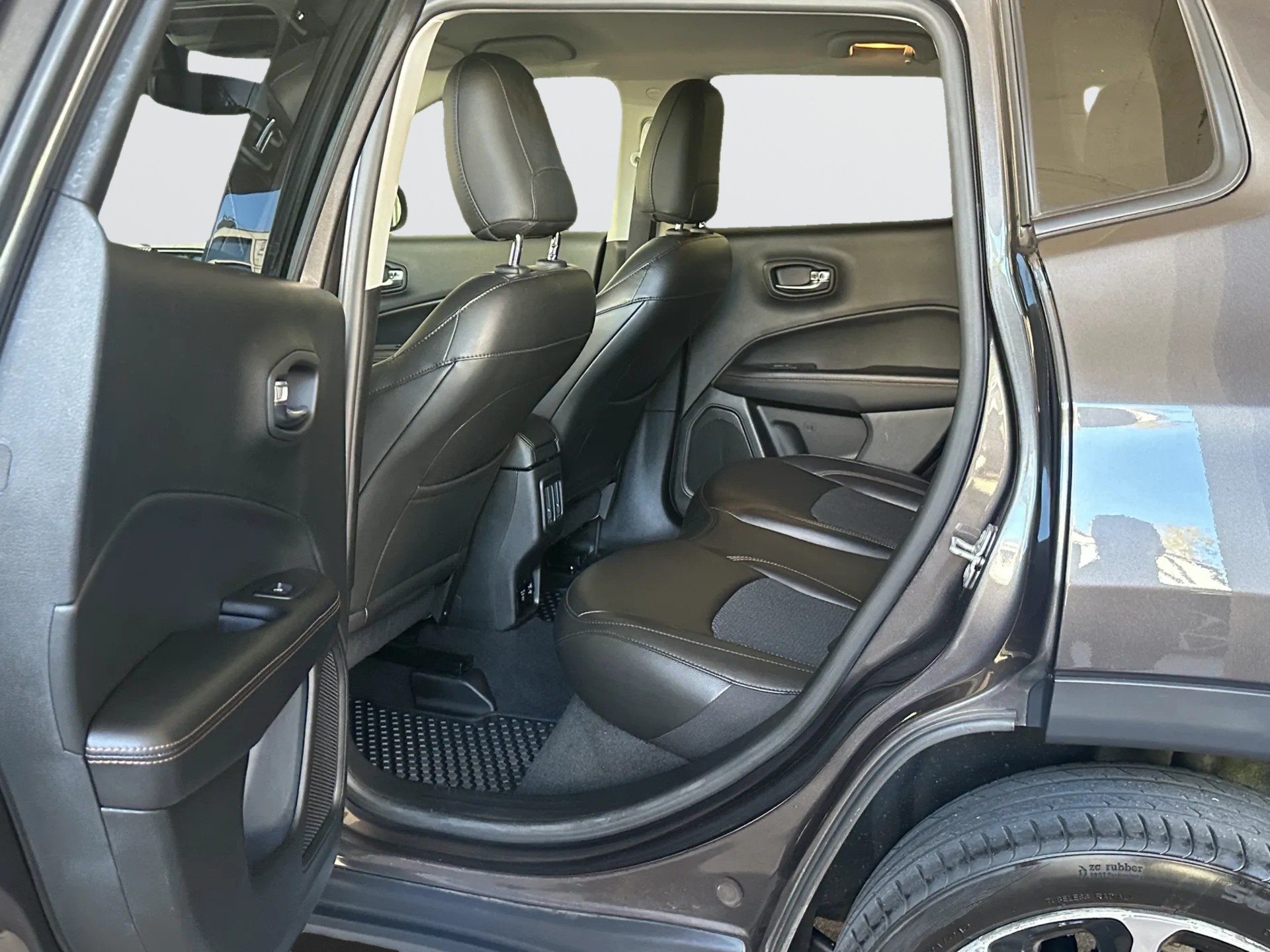 JEEP Compass 1.4 Turbo Limited AWD 9ATX-image-9